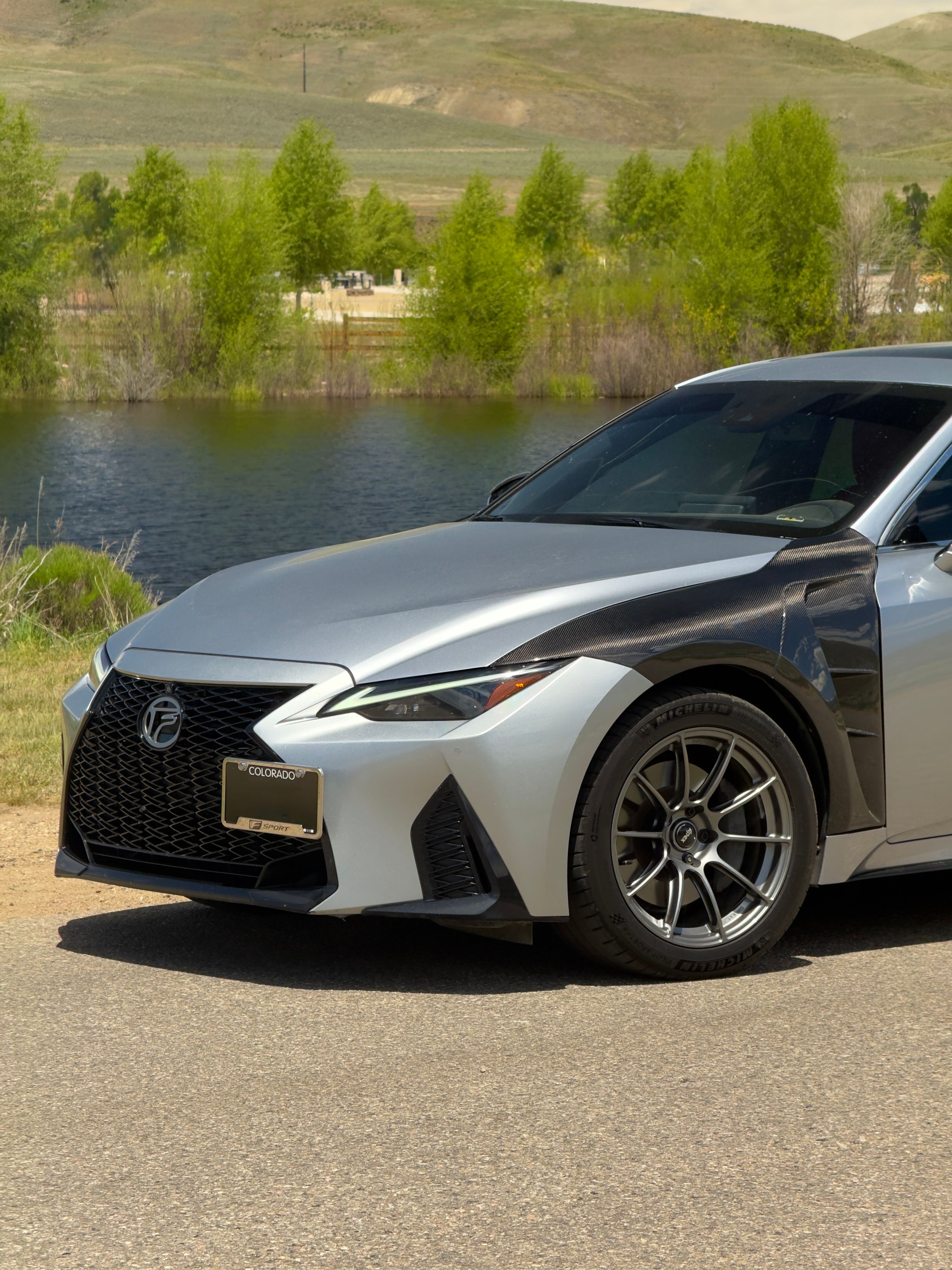Silver Lexus XE30 IS with 18" SM-10RS Apex wheels in Anthracite