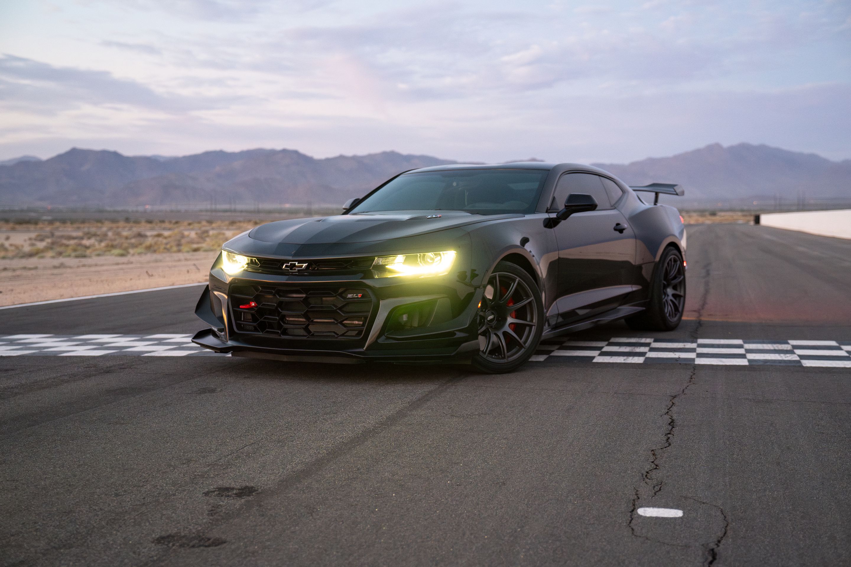 Black Chevrolet 6th Gen Camaro ZL1 1LE with 19" SM-10 Apex wheels in Anthracite