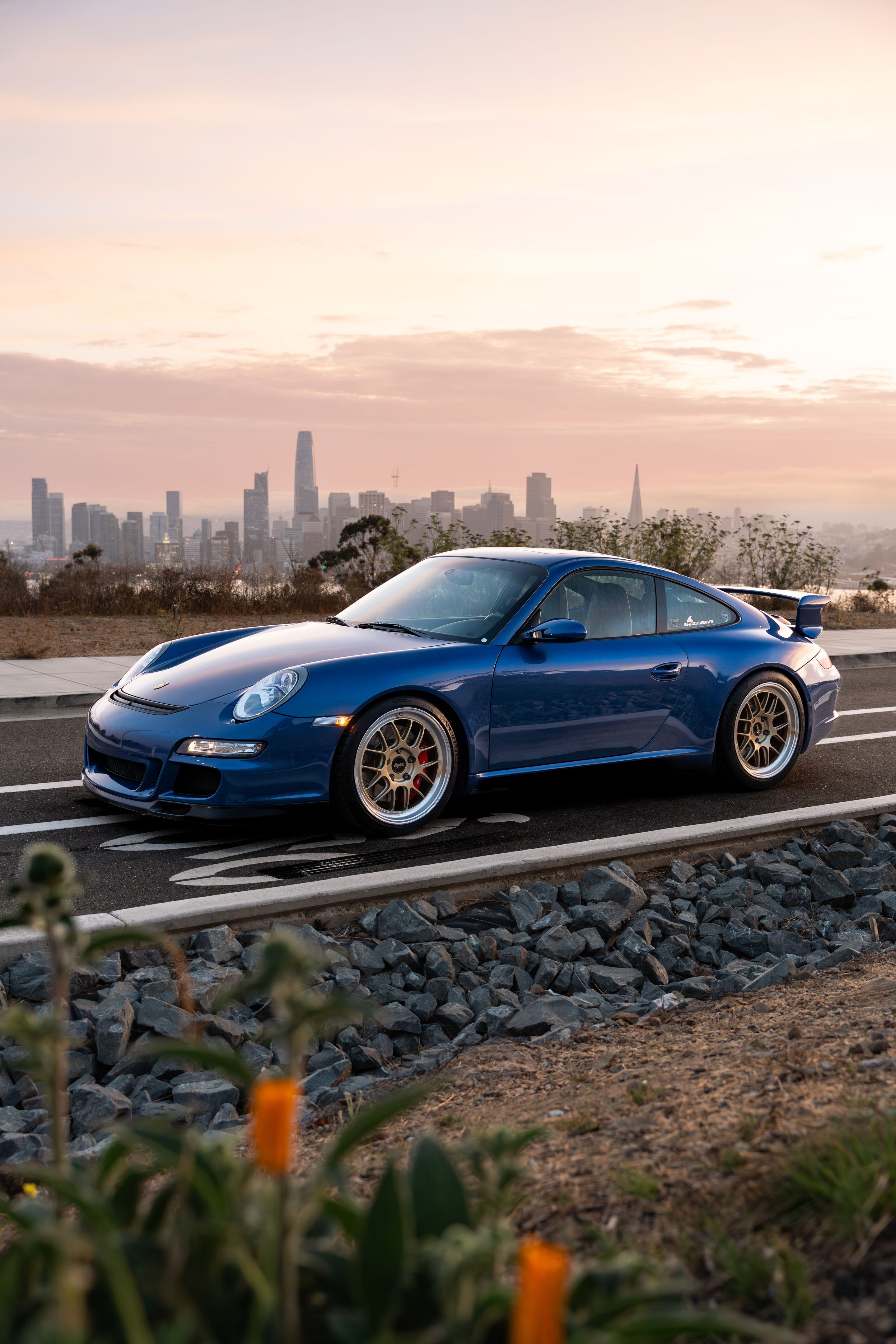 Blue Porsche 911 997 GT3 with 19" TEST-M Apex wheels in Machined Lip Gloss Motorsport Gold