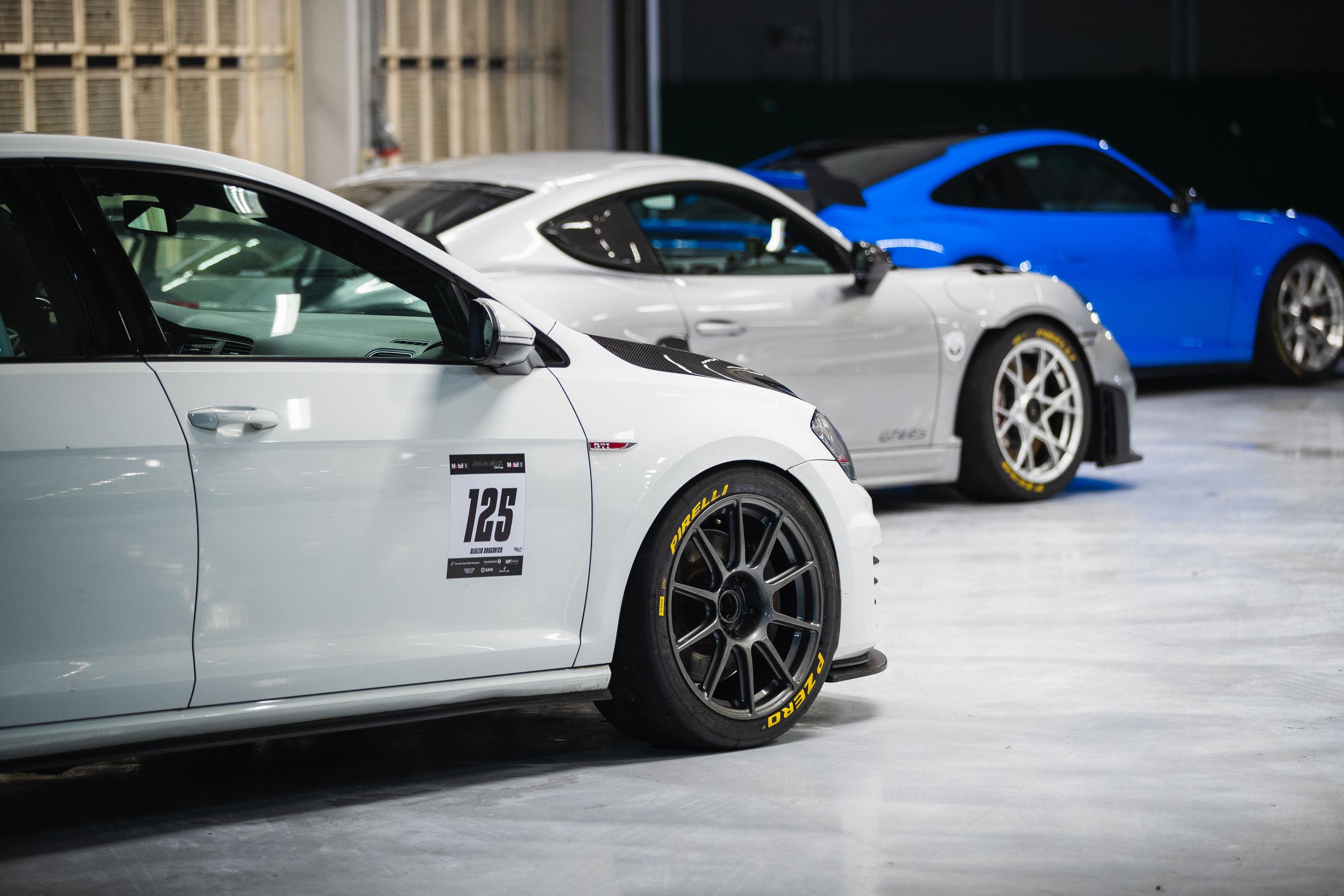 White VW MK7 GTI with 18" SM-10 Apex wheels in Anthracite