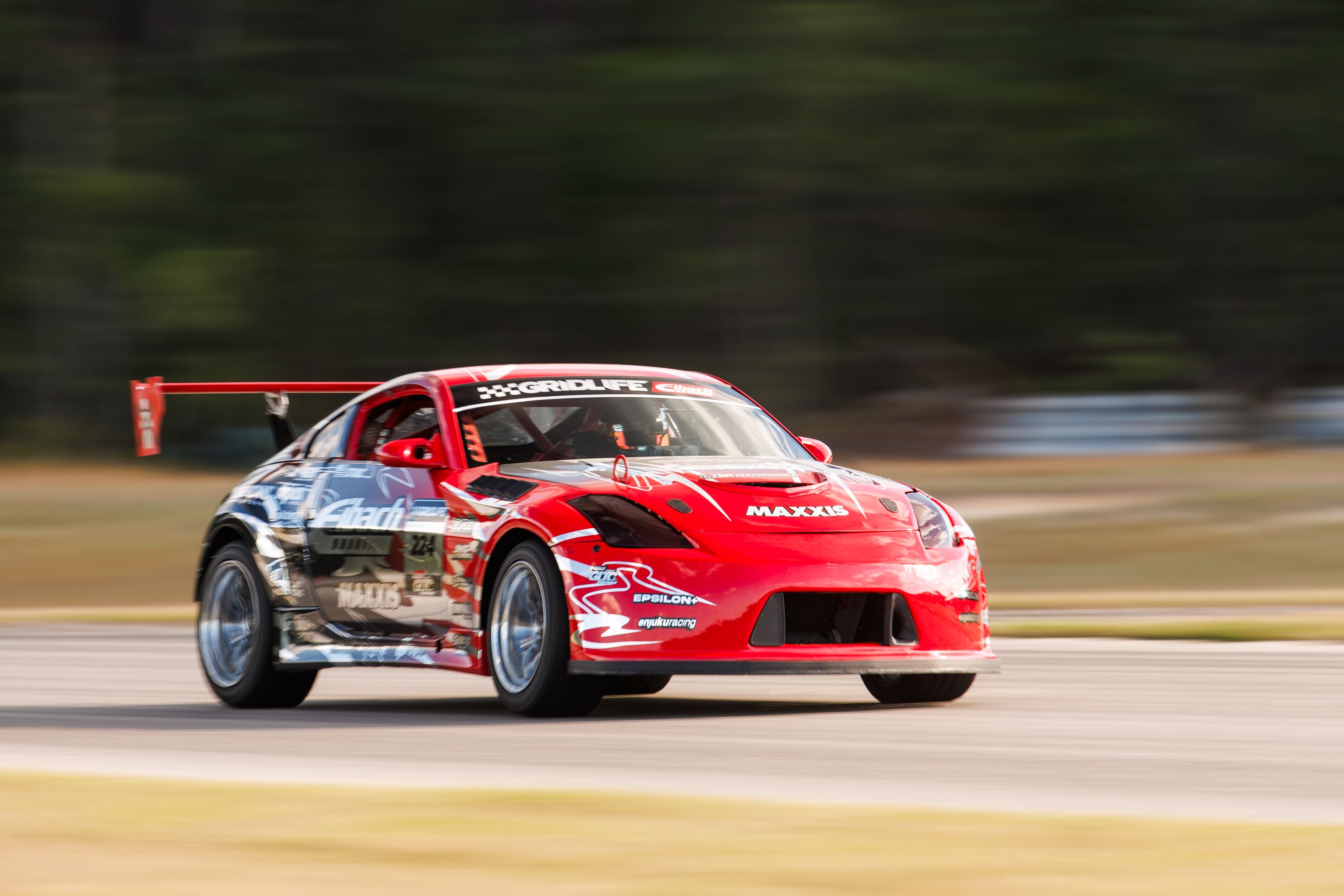 Race Livery Nissan 350Z with 18" VS-5RS Apex wheels in Custom Finish