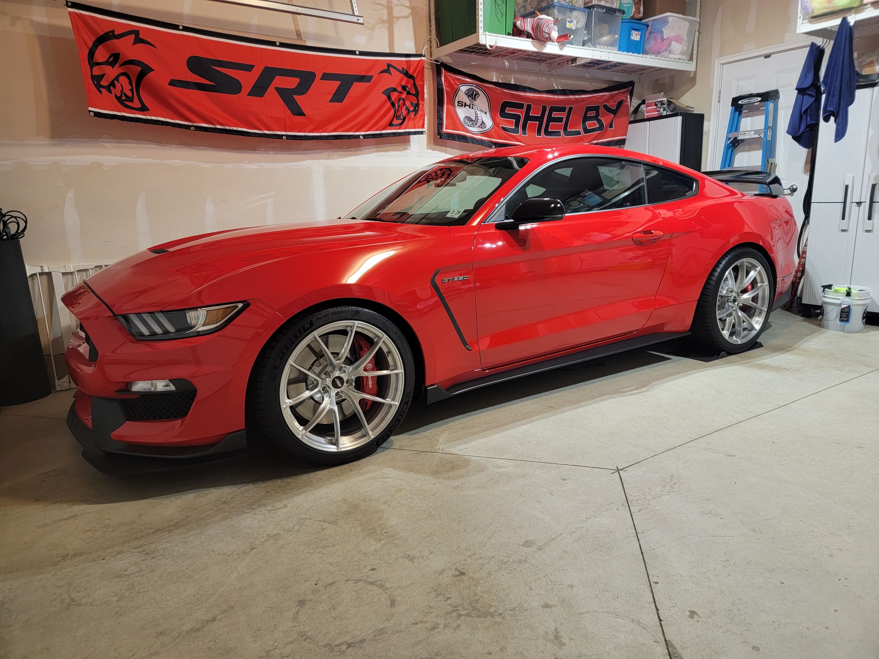 Red Ford S550 Mustang GT350R with 19" VS-5RS Apex wheels in Brushed Clear
