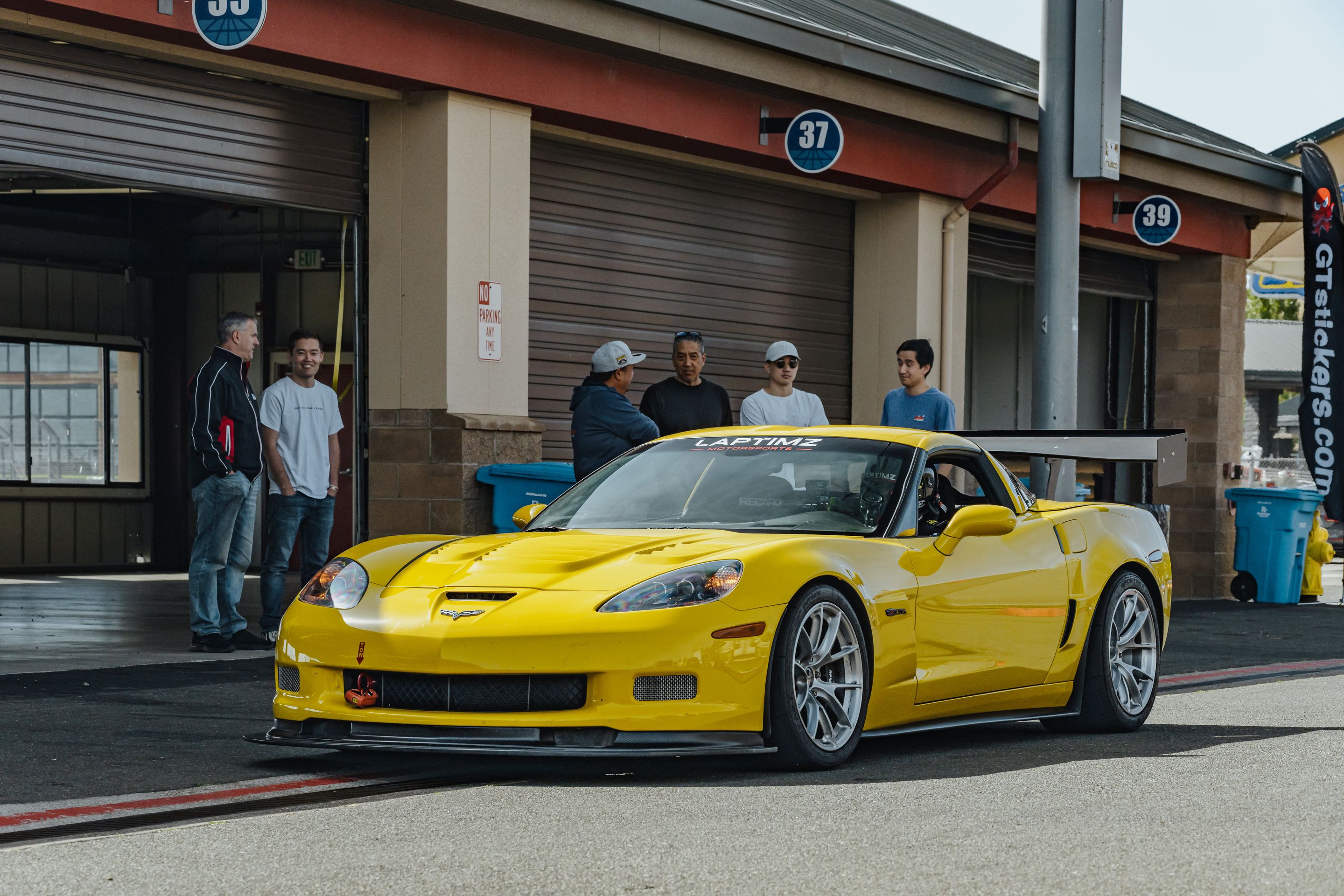 Yellow Chevrolet C6 Corvette Z06 with 18" VS-5RS Apex wheels in Brushed Clear