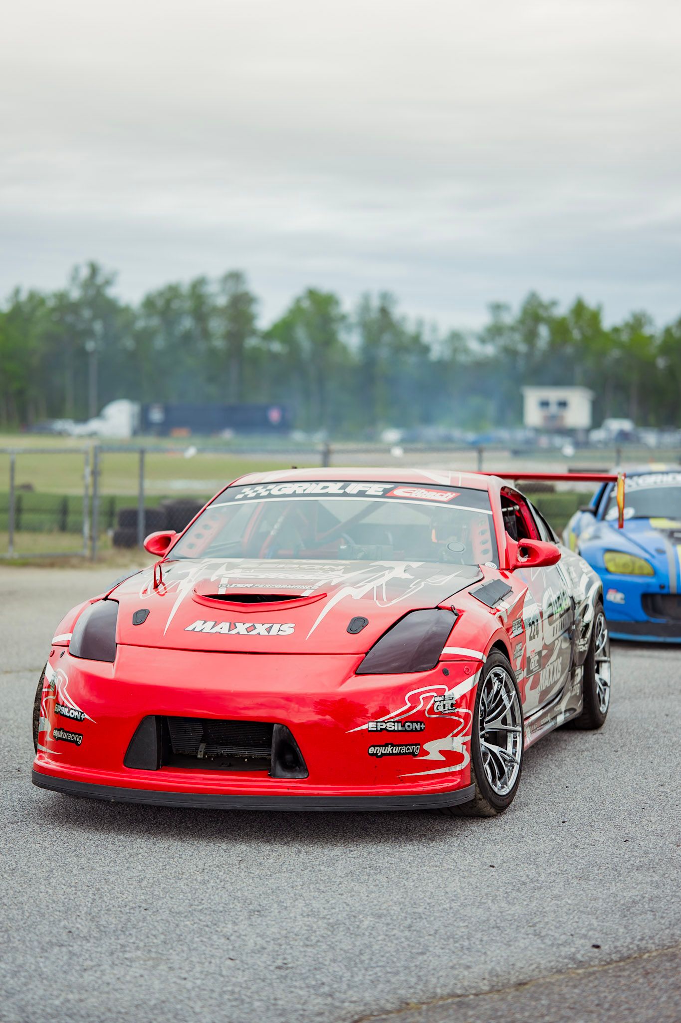 Race Livery Nissan 350Z with 18" VS-5RS Apex wheels in Custom Finish