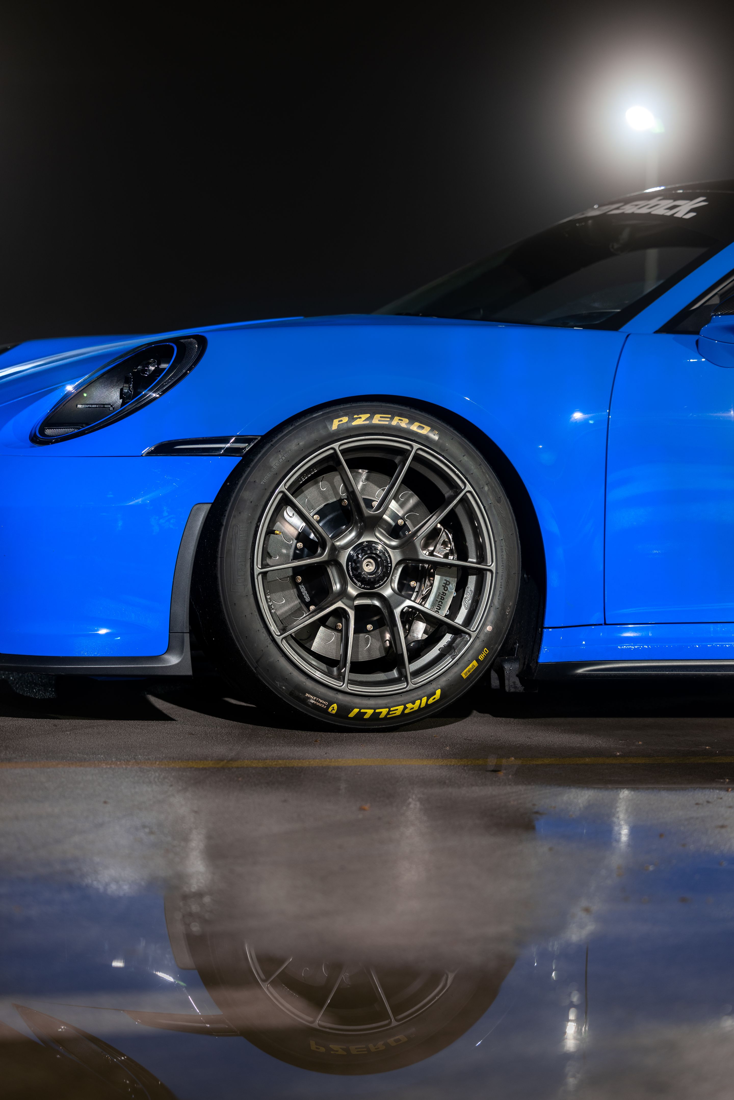 Blue Porsche 911 992.1 GT3 with 19" VS-5RS Apex wheels in Anthracite