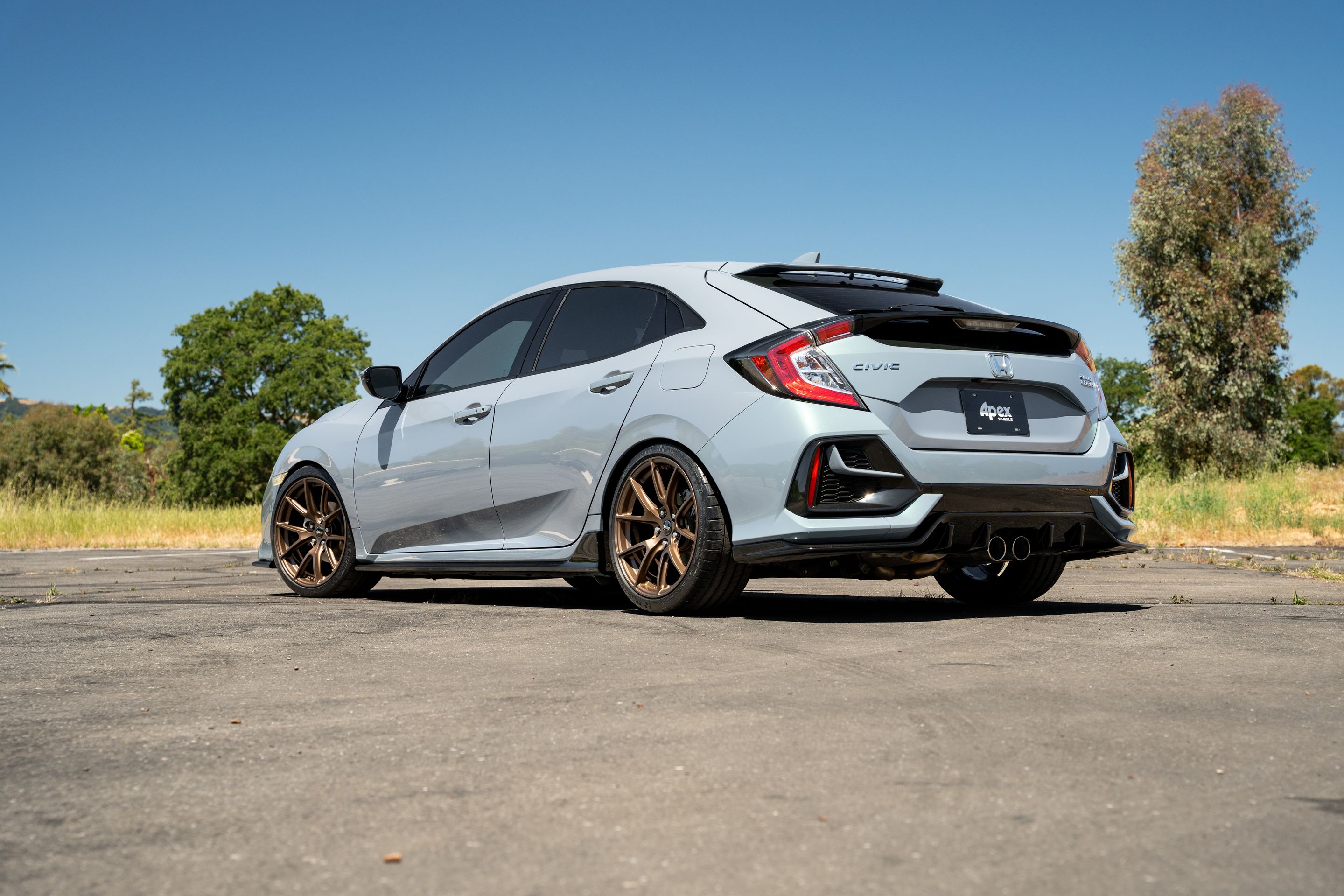 Grey Honda 10th Gen Civic with 18" VS-5 Apex wheels in Satin Bronze