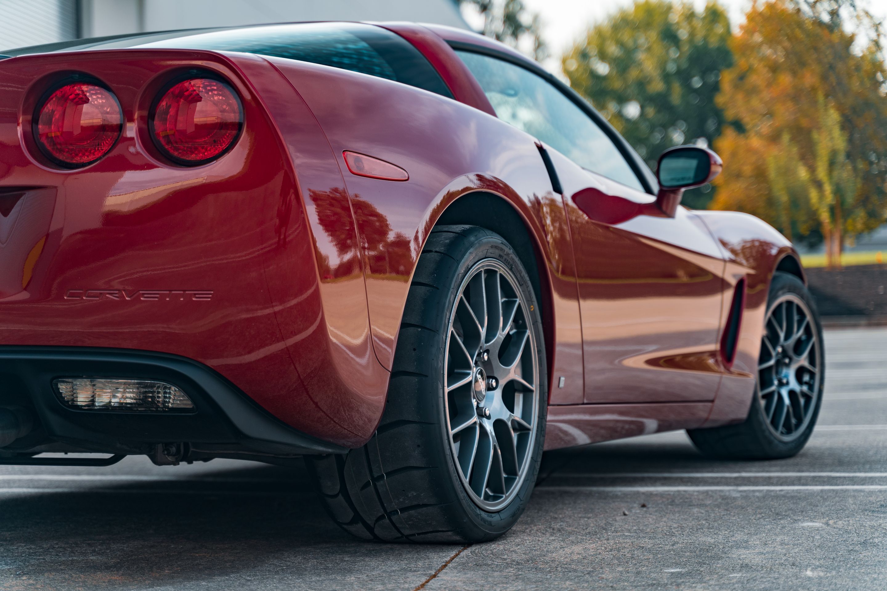 Red Chevrolet C6 Corvette Base/Z51 with 18"/19" EC-7 Apex wheels in Anthracite