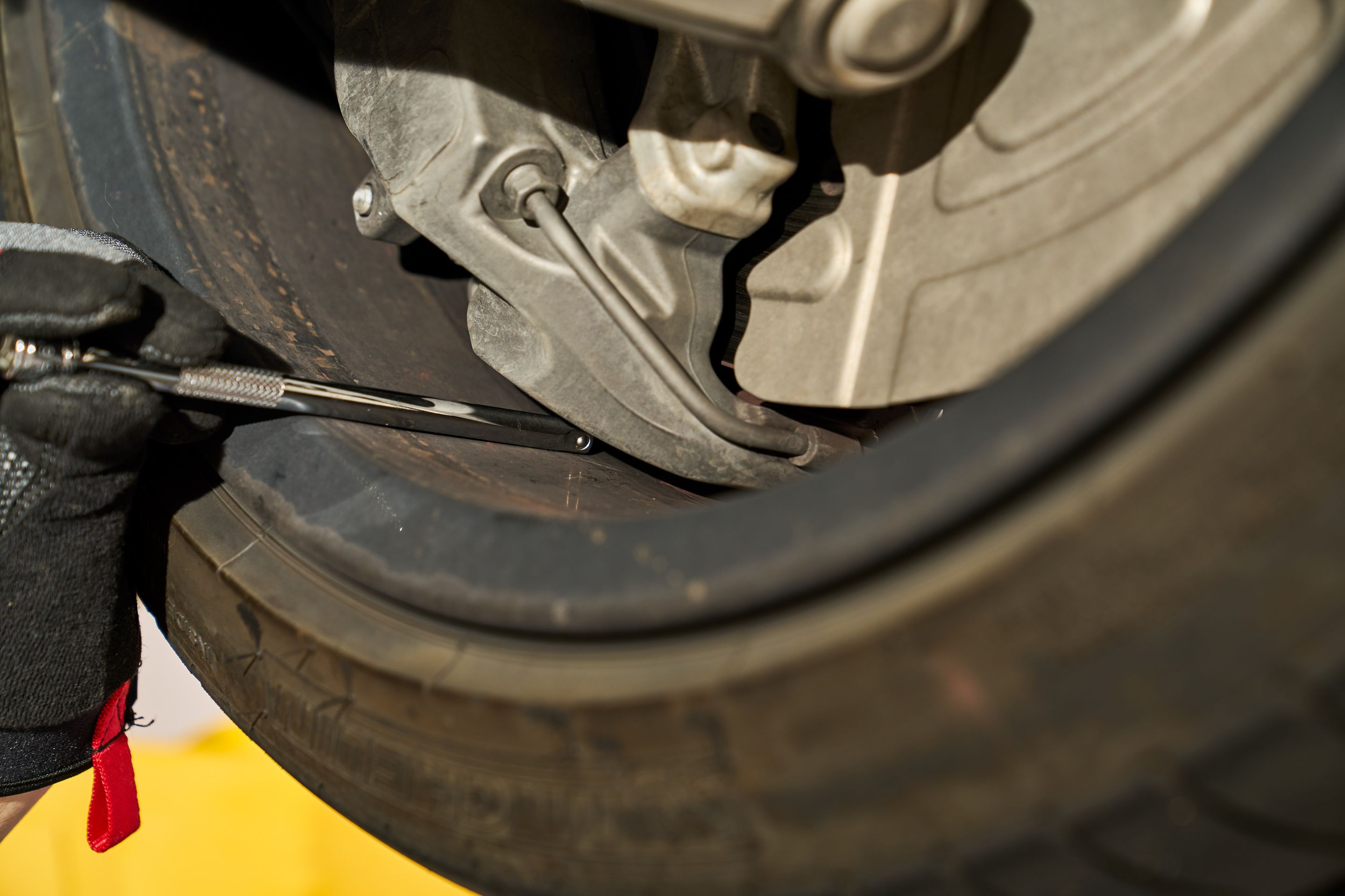 Blue BMW F87 M2 with 19" EC-7 Apex wheels in Race Silver