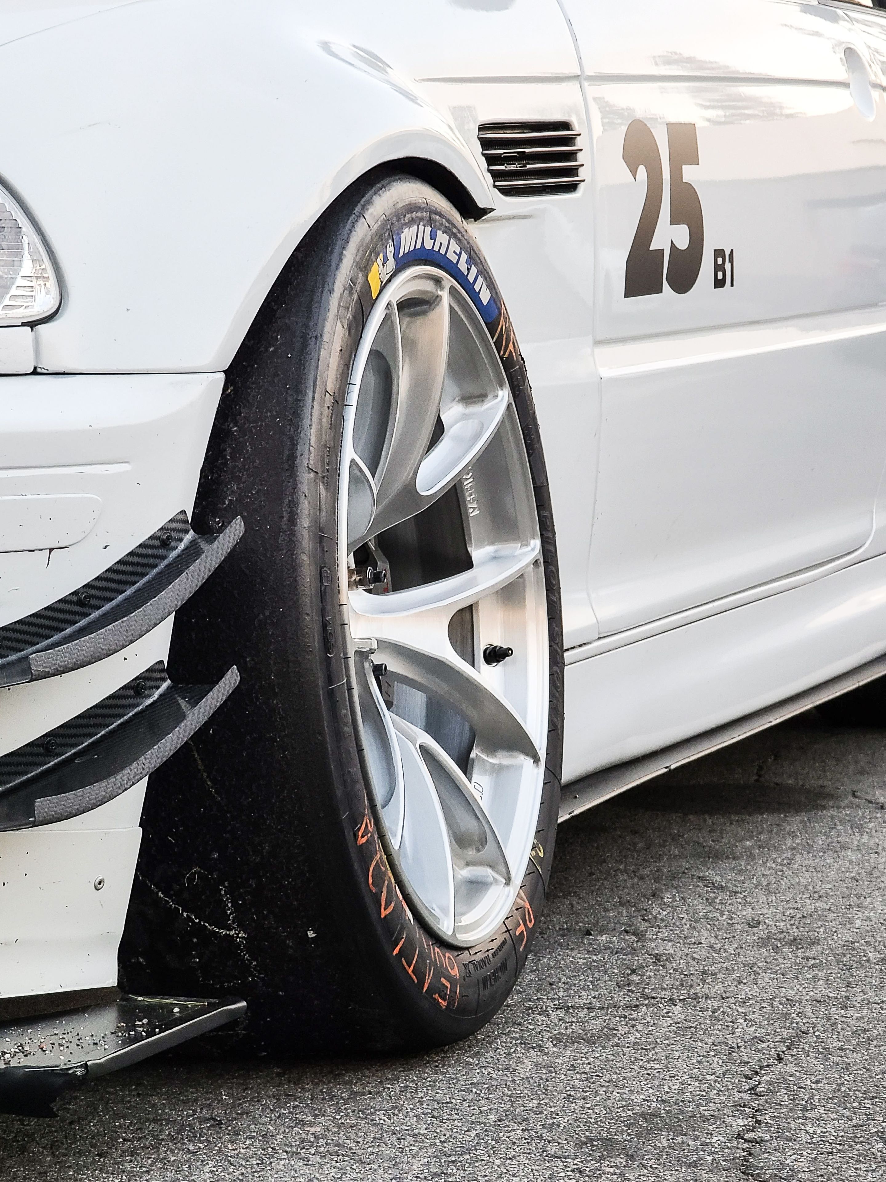 White BMW E46 M3 with 18" VS-5RS Apex wheels in Brushed Clear