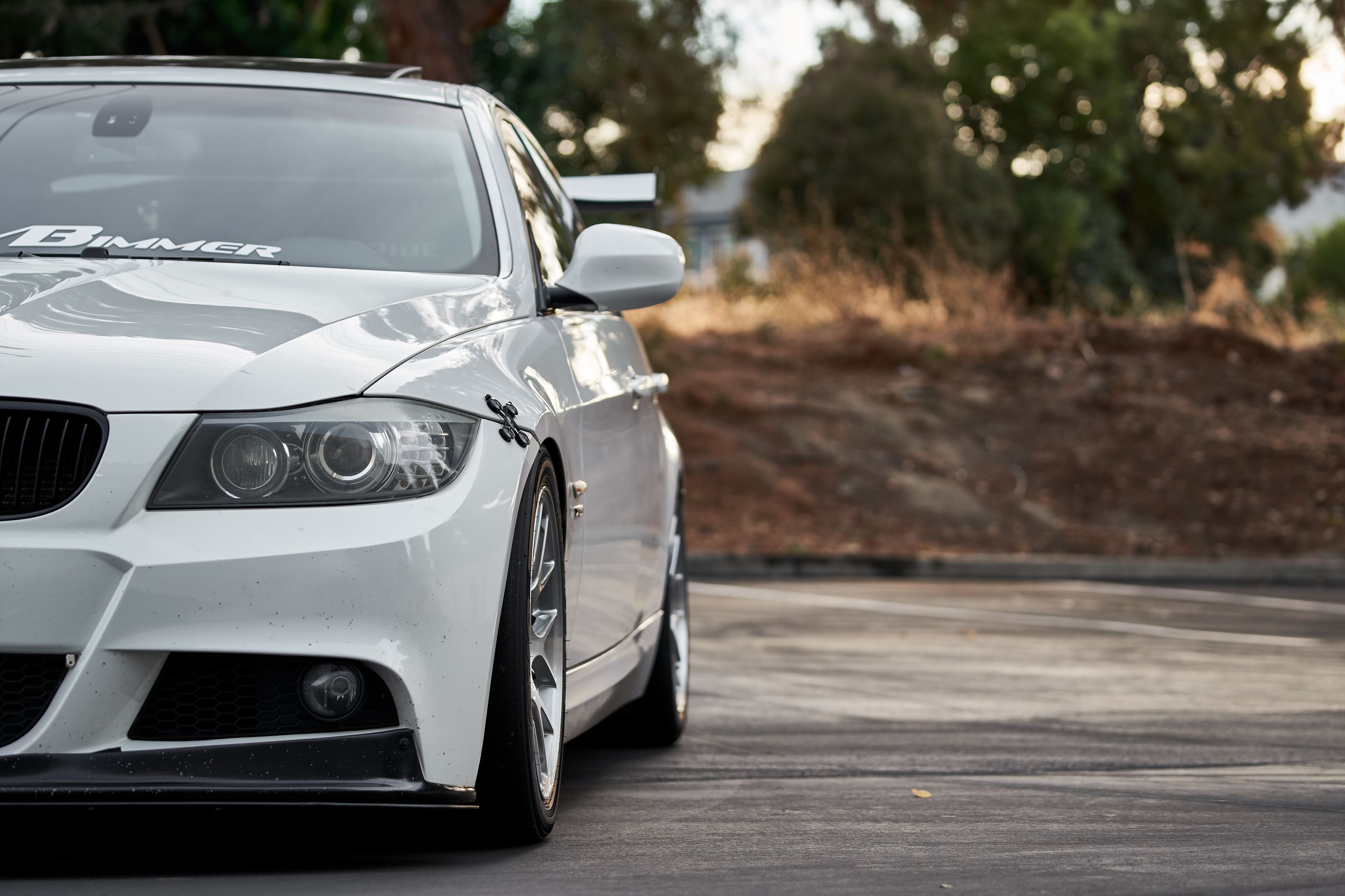 White BMW E90 LCI Sedan 3 Series with 17" EC-7R Apex wheels in Brushed Clear