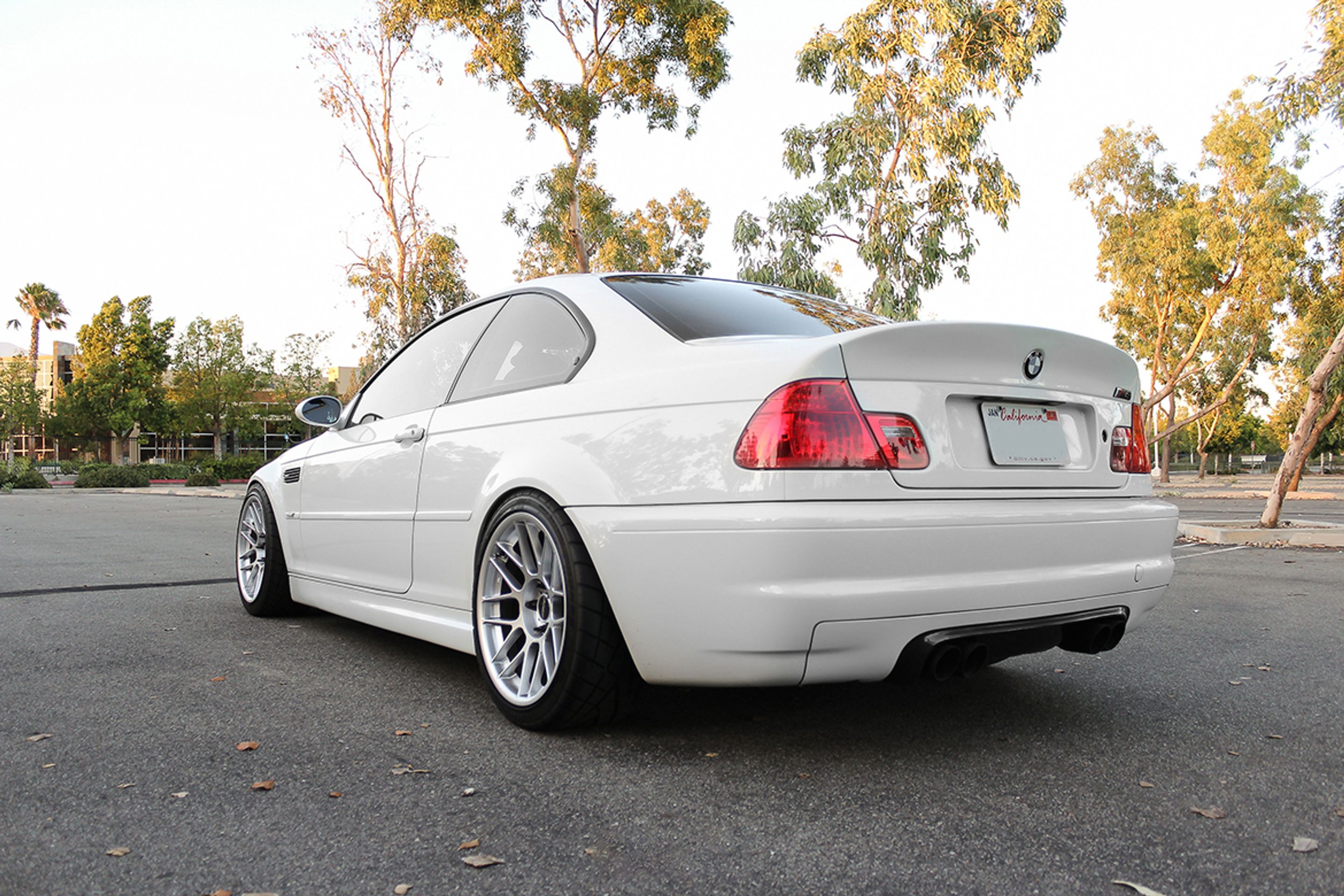 White BMW E46 M3 with 18" ARC-8 Apex wheels in Anthracite