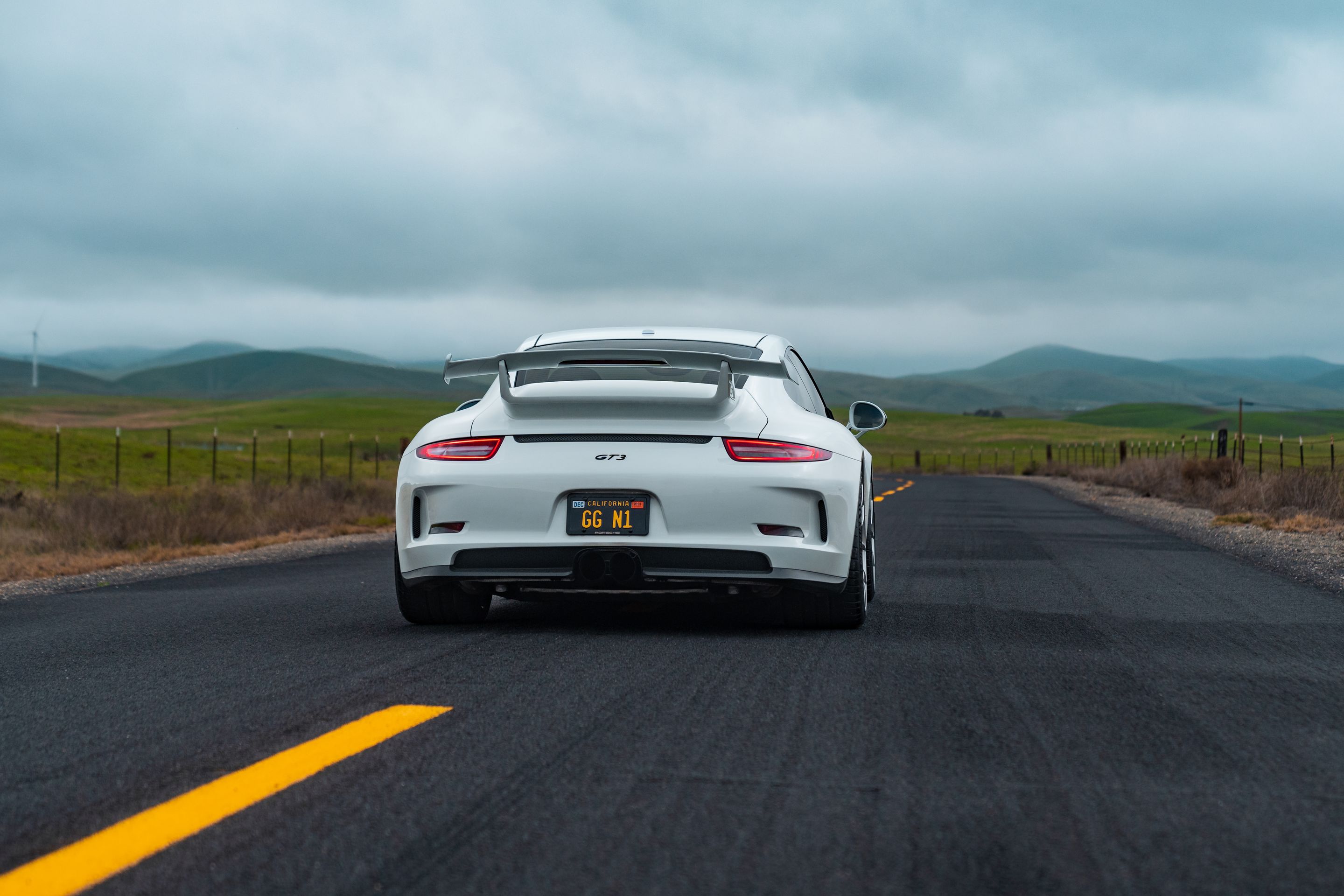 White Porsche 911 991.1 GT3 with 20" VS-5RS Apex wheels in Brushed Clear