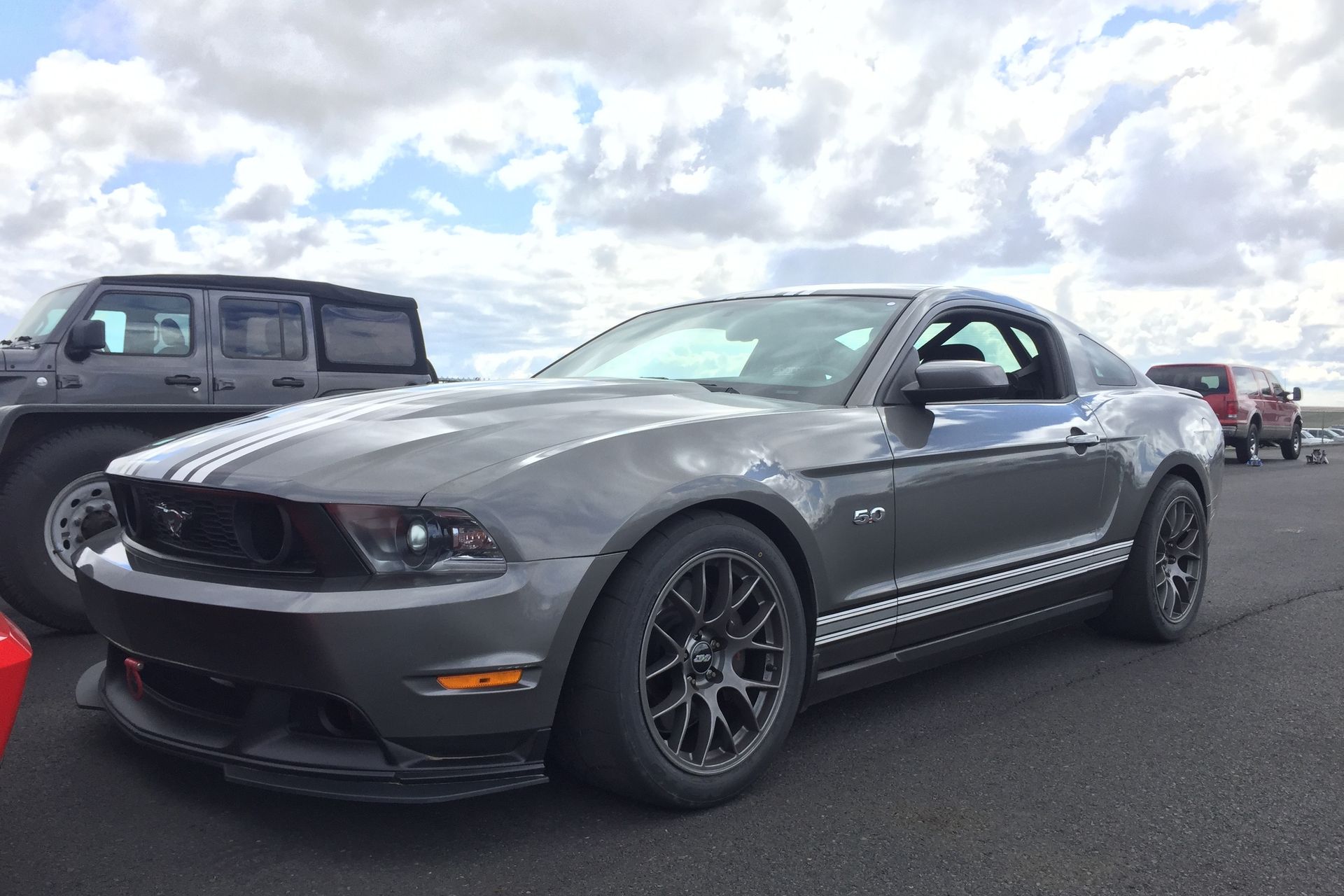 Ford S197 Mustang GT with 18