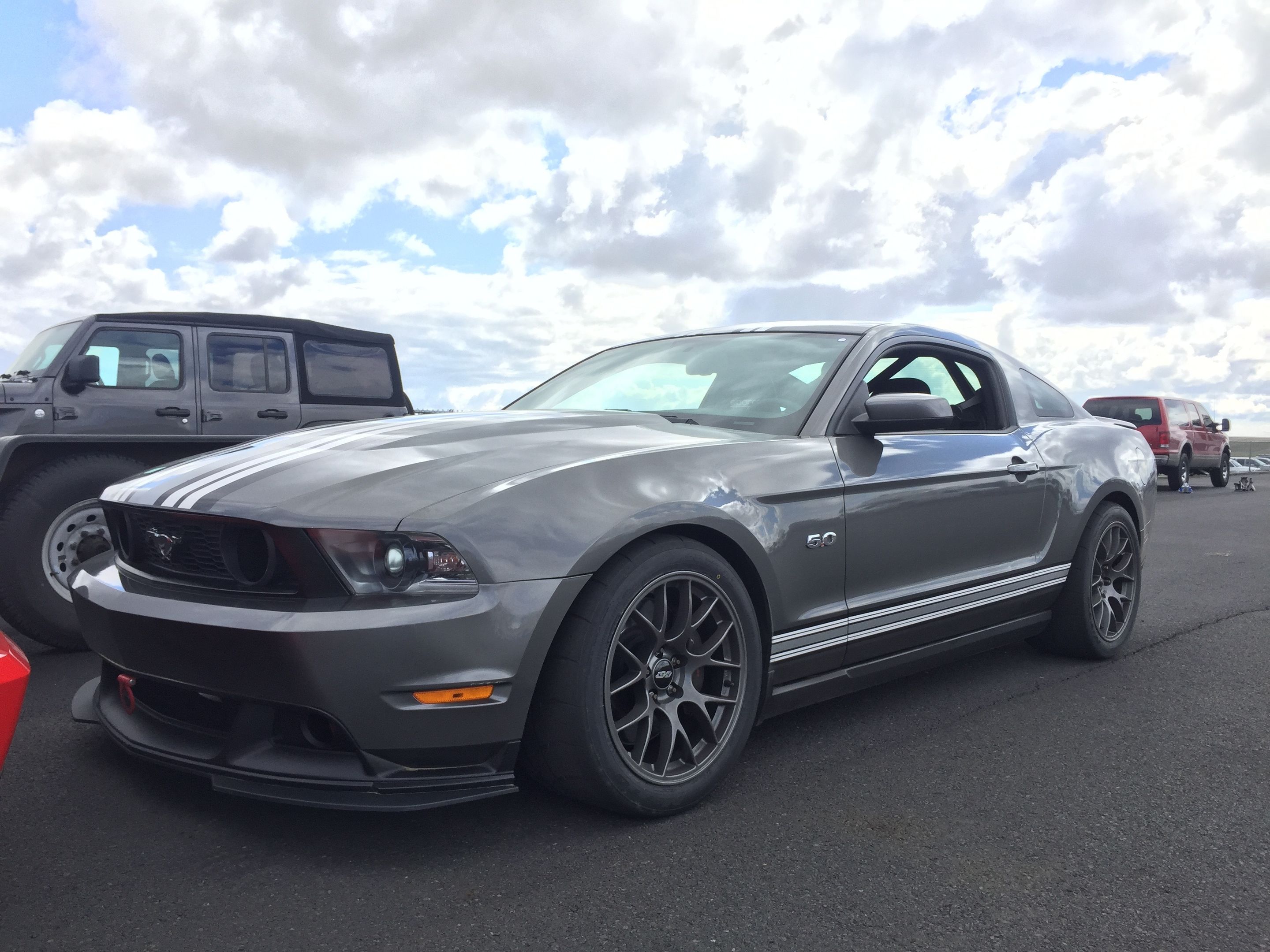 Grey Ford S197 Mustang GT with 18" EC-7 Apex wheels in Anthracite