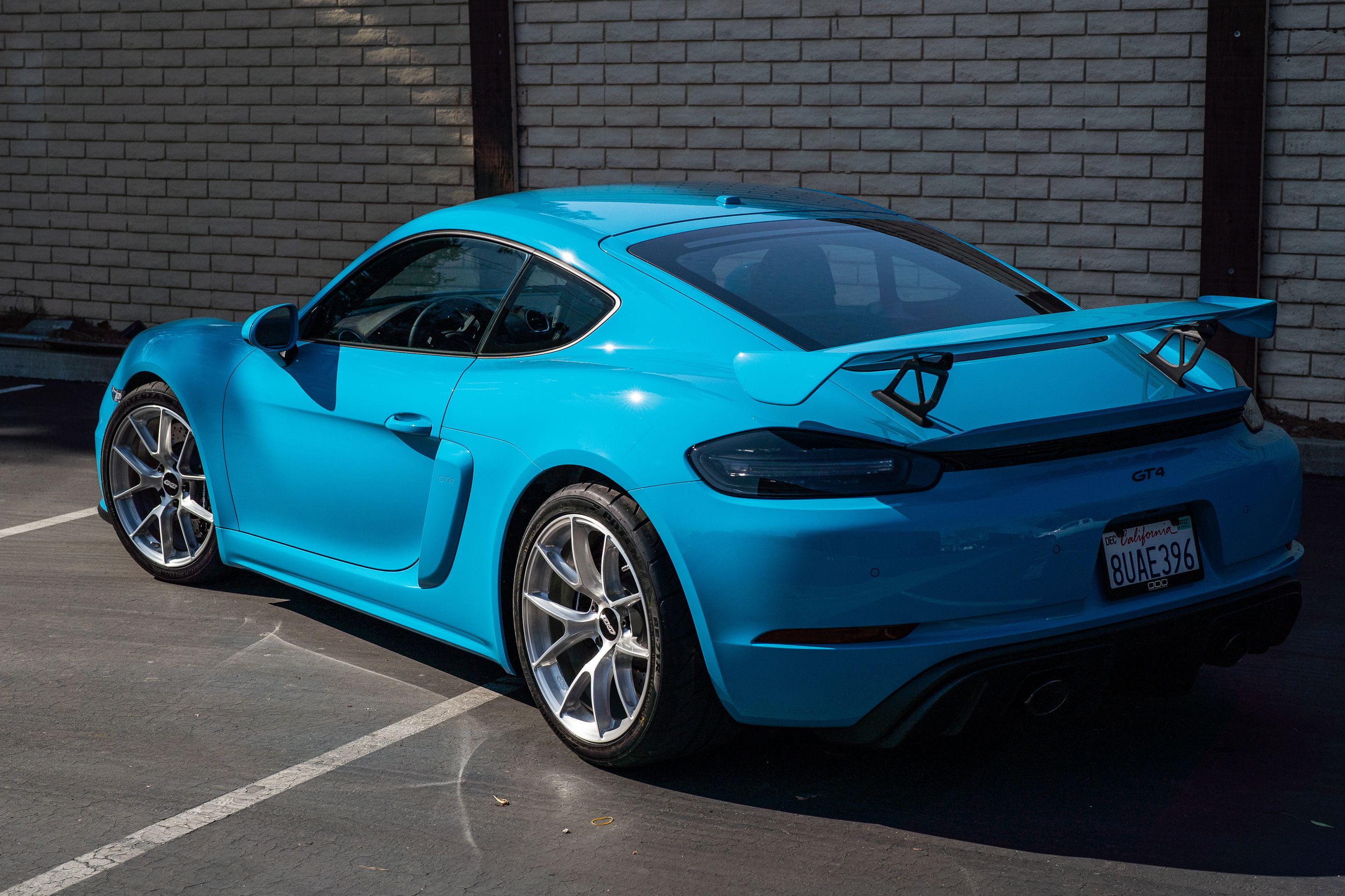 Blue Porsche 718 Cayman GT4 with 19" VS-5RS Apex wheels in Brushed Clear