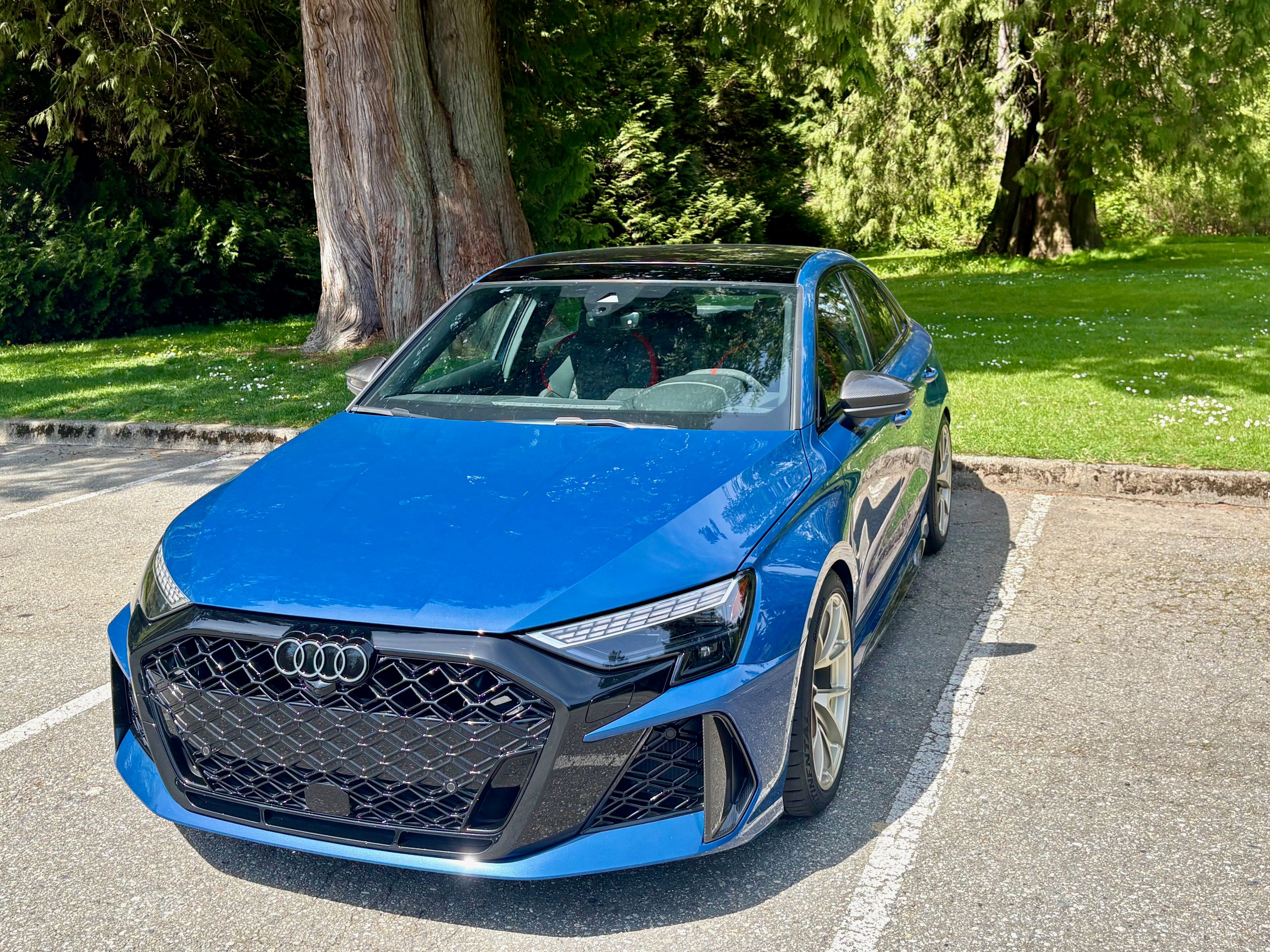 Blue Audi 8Y RS 3 with 18" VS-5RS Apex wheels in Motorsport Gold