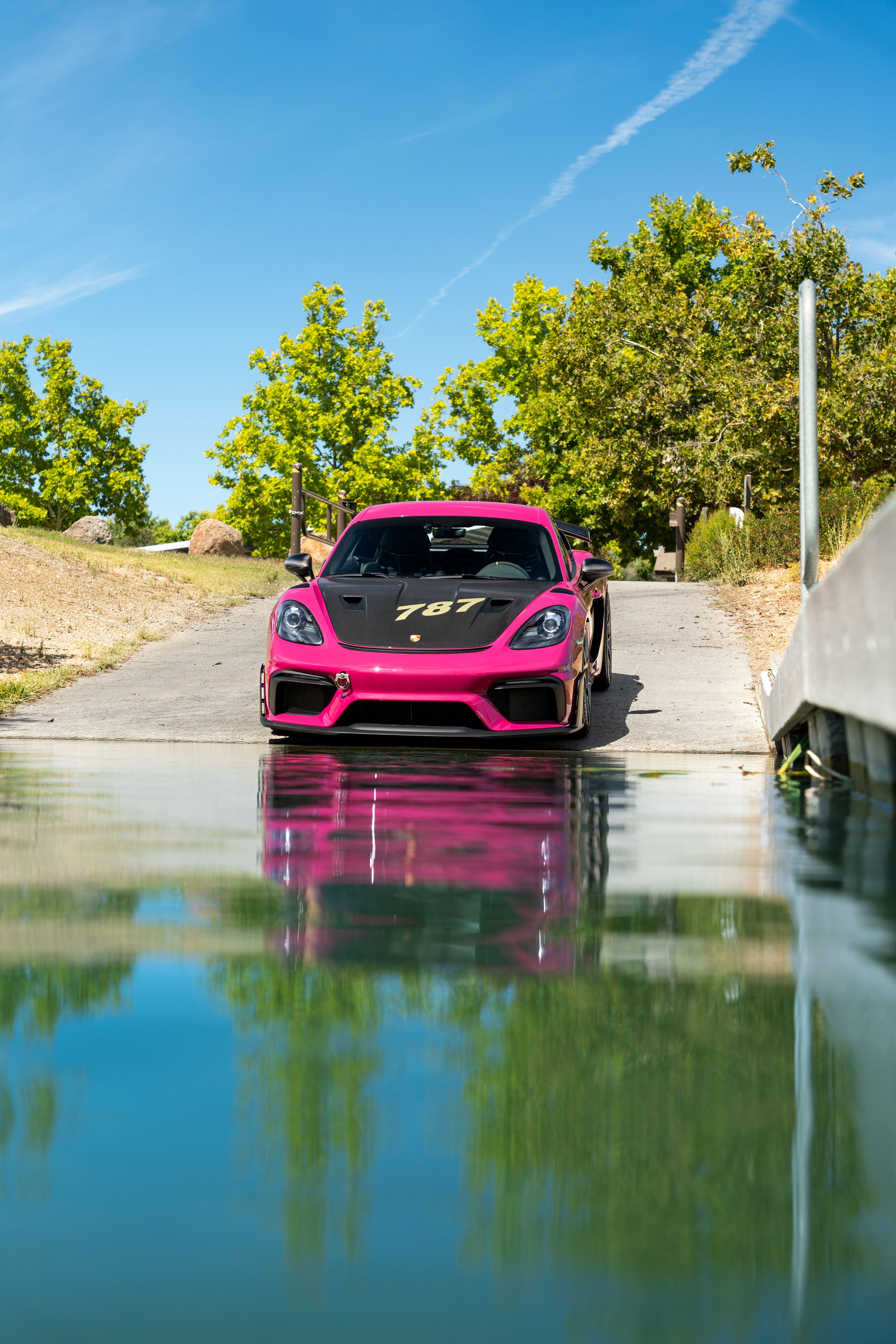 Pink Porsche 718 Cayman GT4 RS with 20" VS-5RS Apex wheels in Anthracite