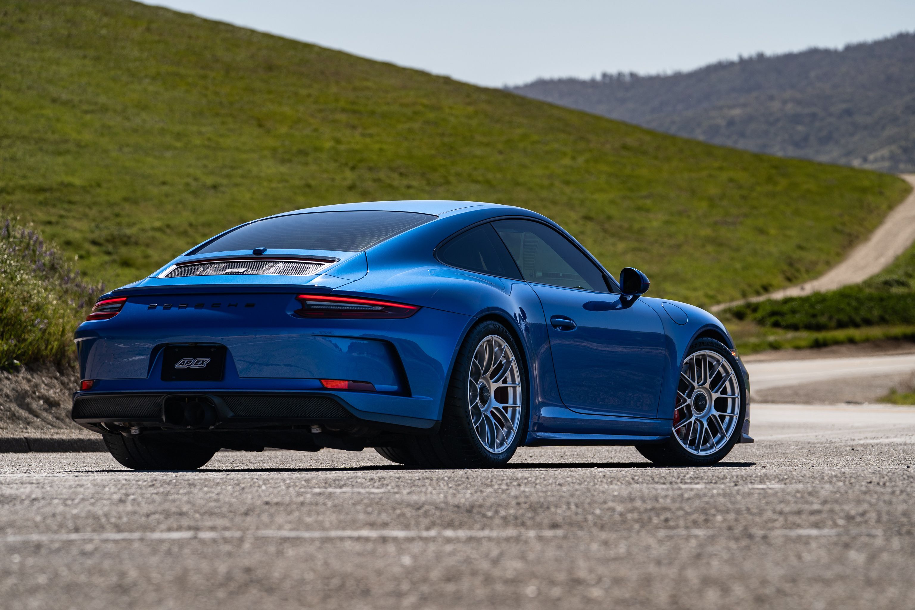 Porsche 911 991.2 GT3 Touring with 19