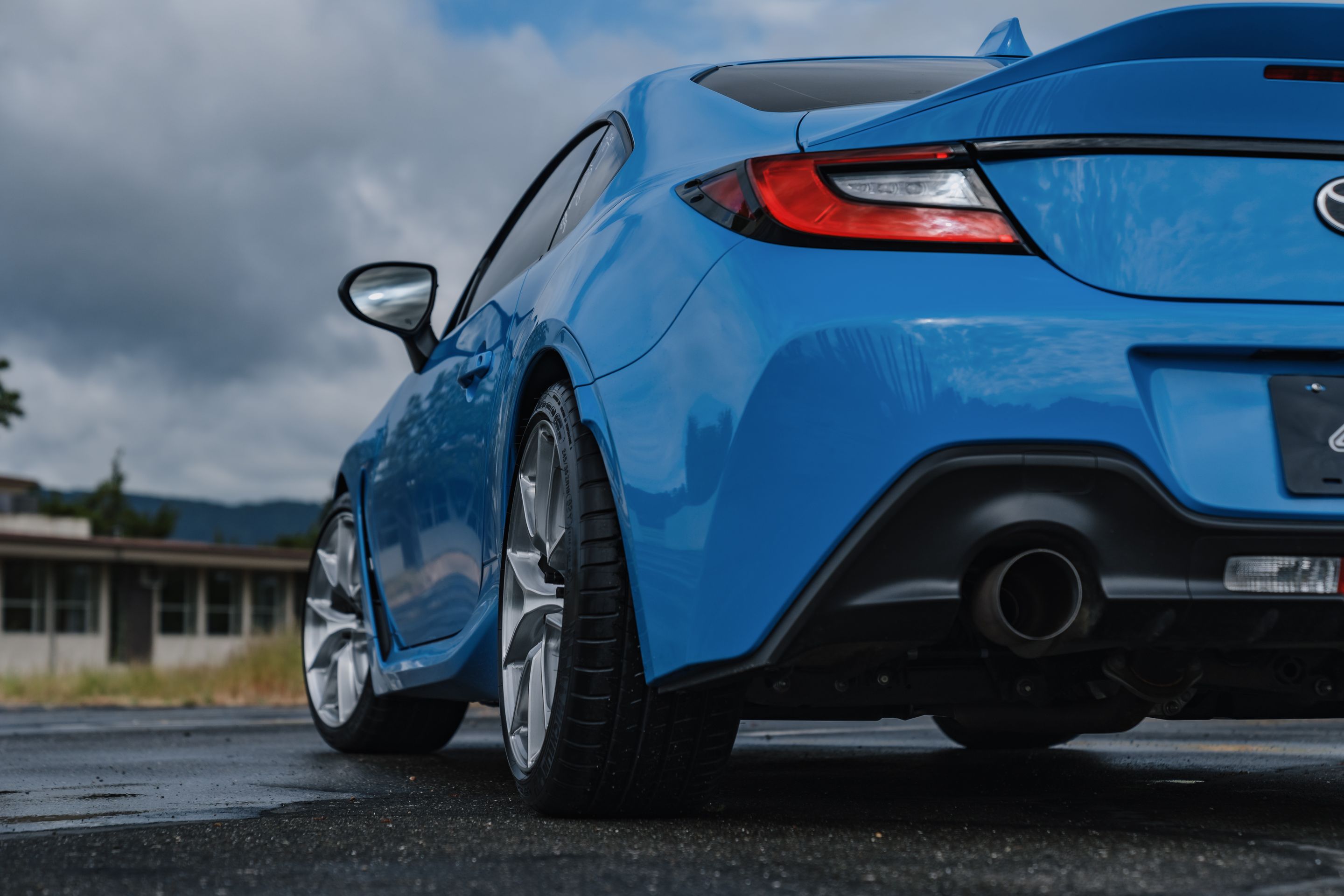 Blue Toyota GR86 with 18" VS-5RS Apex wheels in Brushed Clear