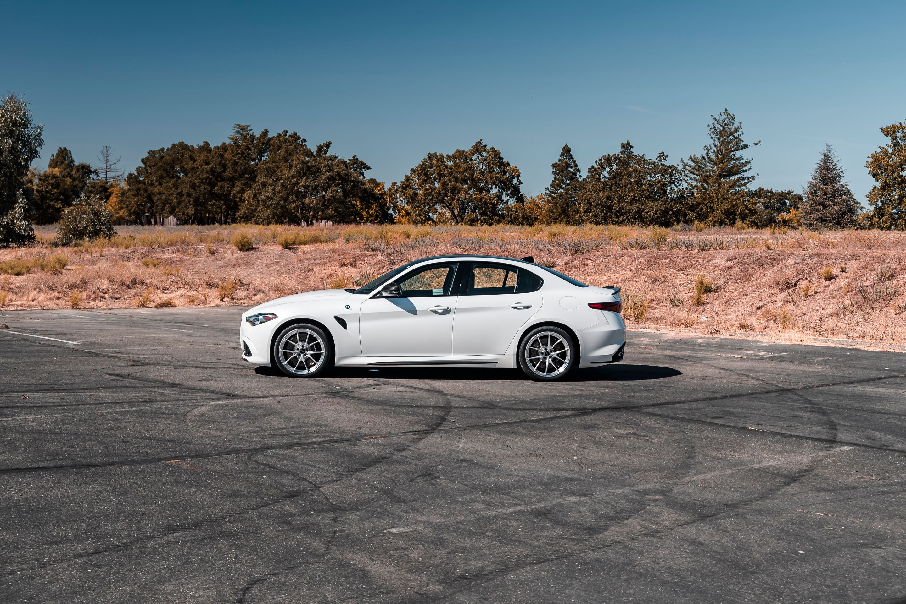 White Alfa Romeo Giulia Quadrifoglio with 19" VS-5RS Apex wheels in Brushed Clear