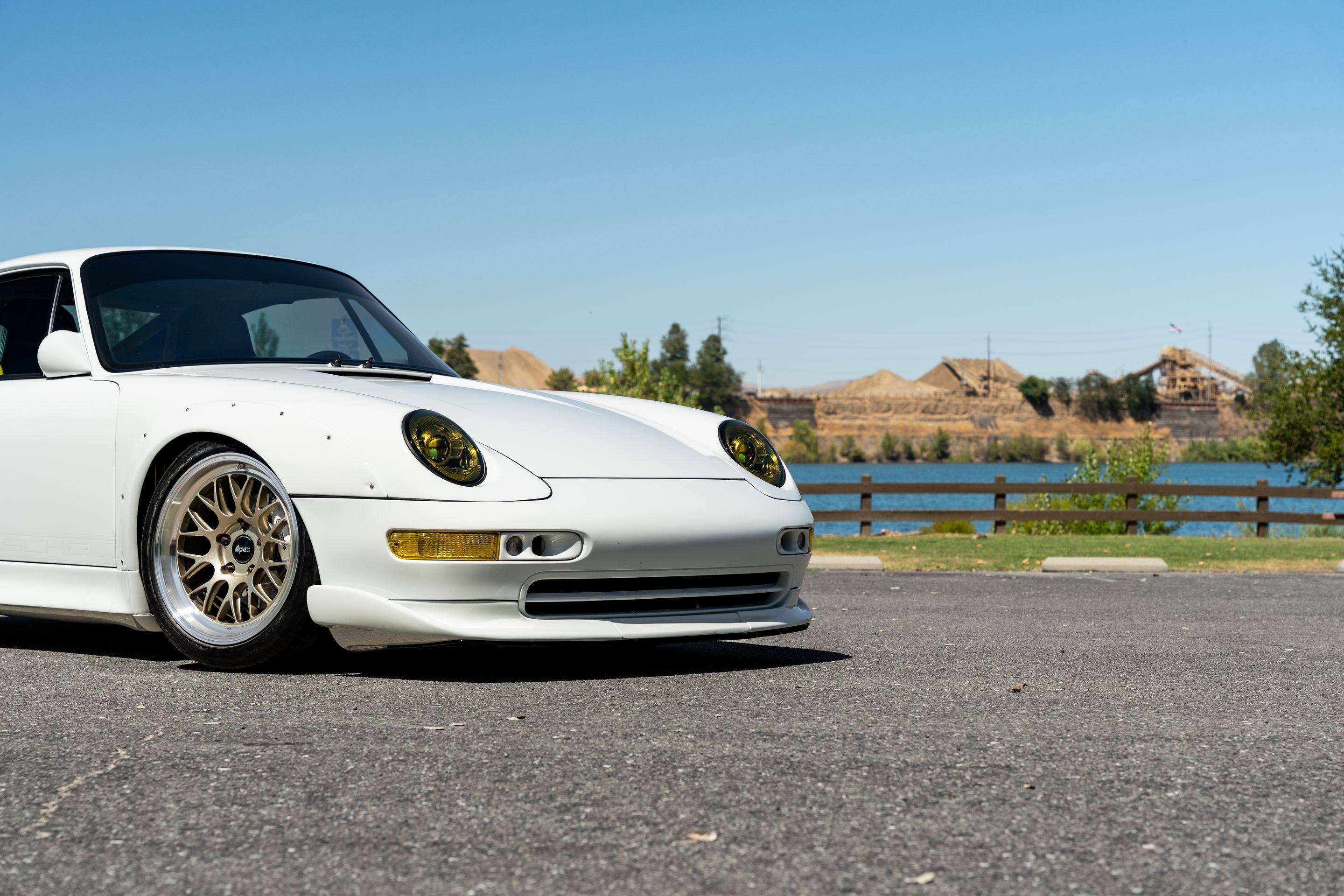 White Porsche 911 993 Carrera with 18" ML-10RT Apex wheels in Machined Lip Gloss Motorsport Gold