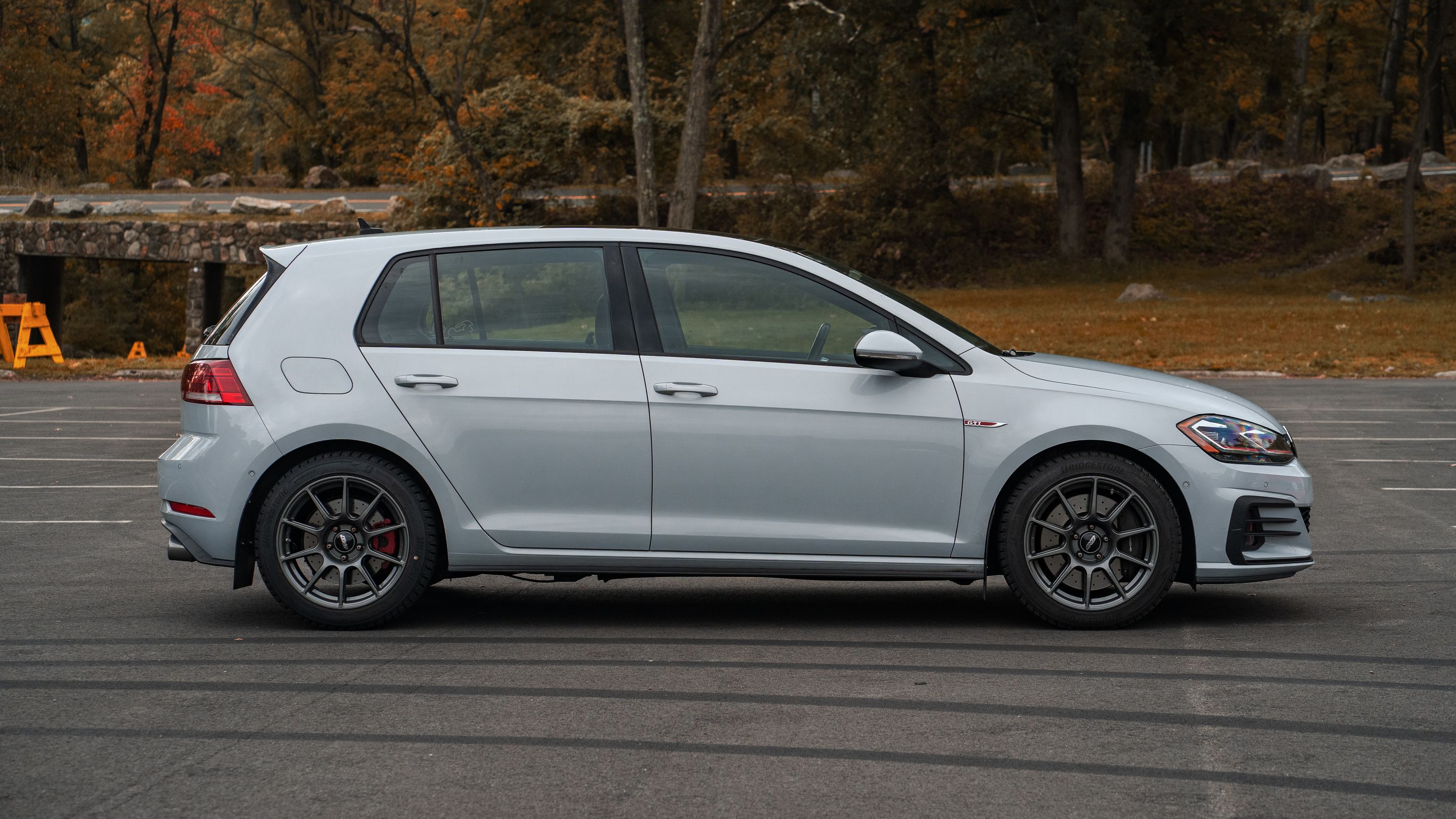 Grey VW MK7 GTI with 17" SM-10 Apex wheels in Anthracite