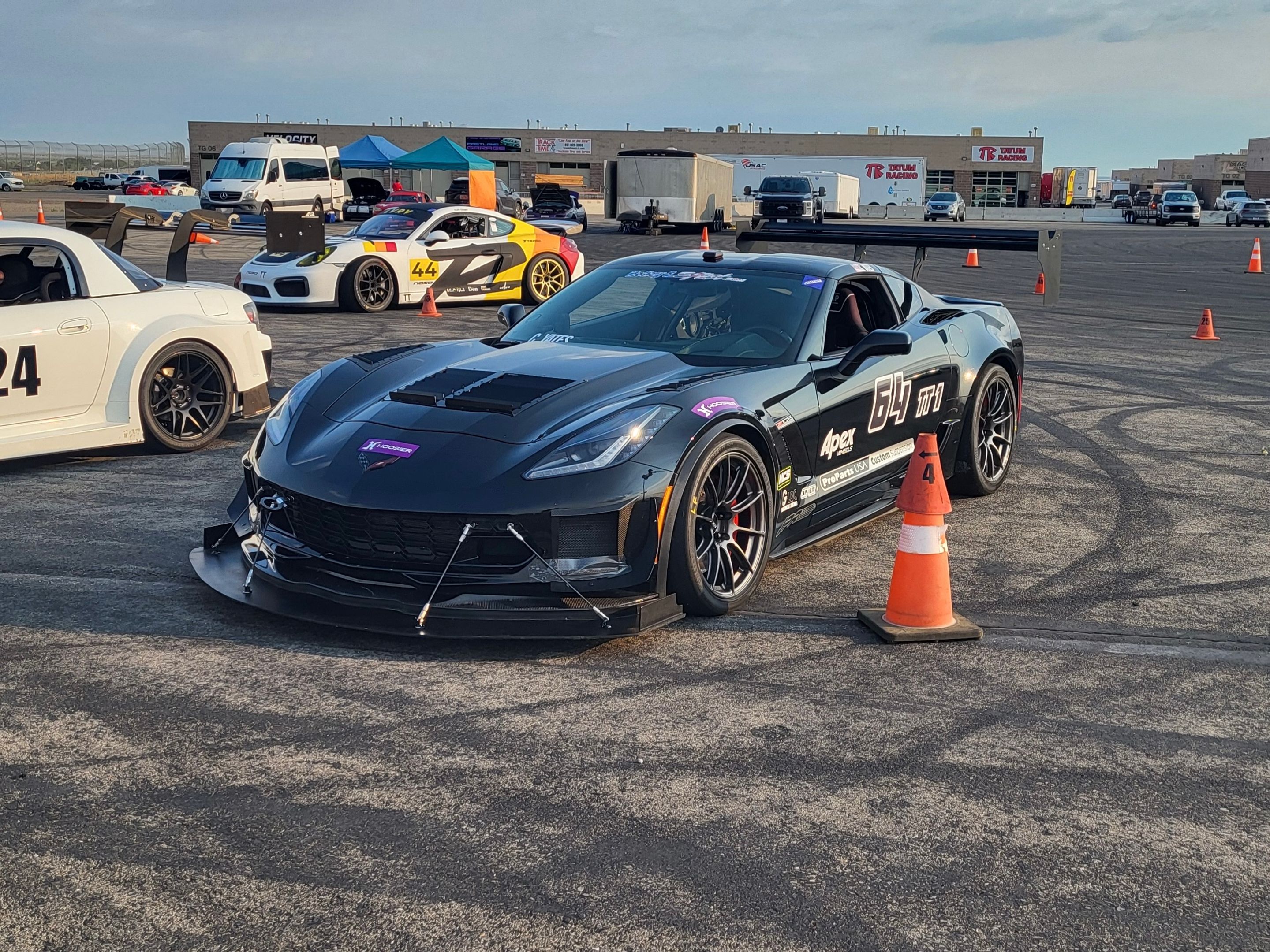 Grey Chevrolet C7 Corvette Z06 with 19" SM-10RS Apex wheels in Anthracite