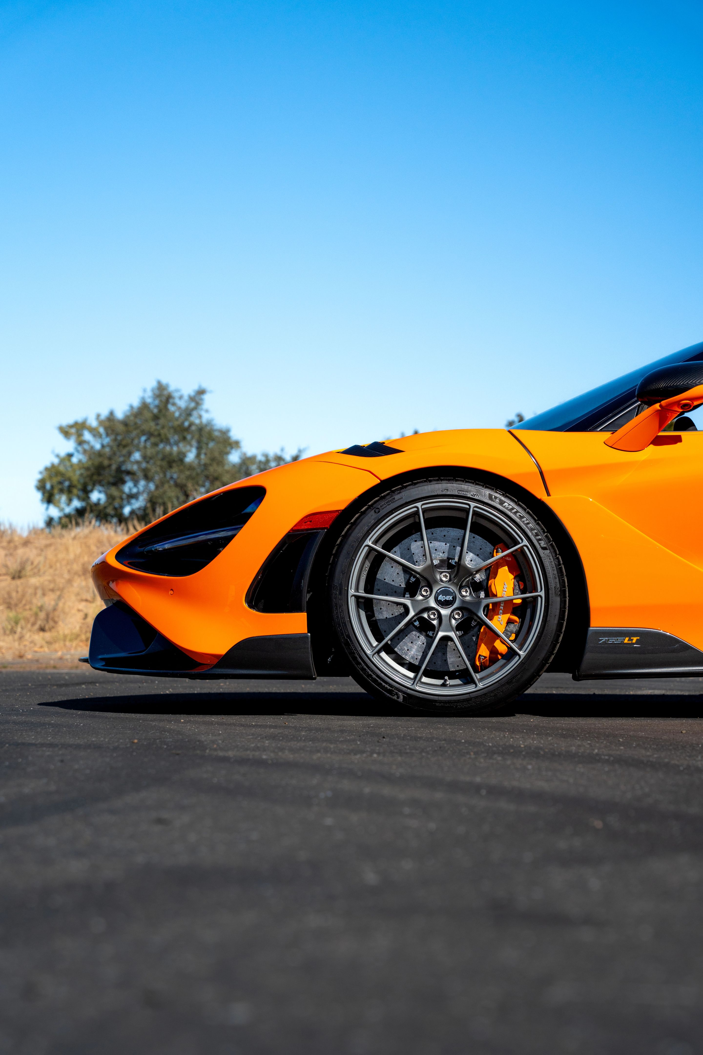 Orange McLaren 765LT with 19"/20" VS-5RS Apex wheels in Anthracite