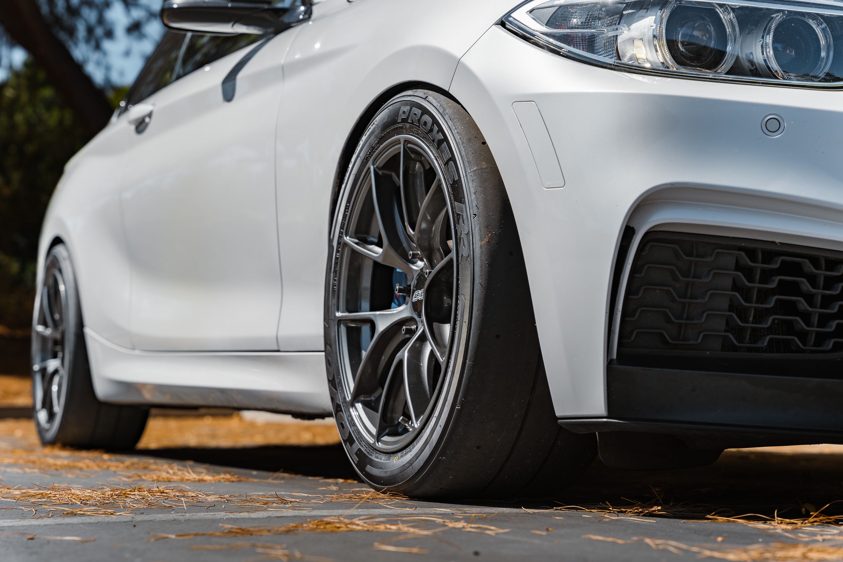 White BMW F22 Coupe 2 Series with 17" VS-5RS Apex wheels in Anthracite