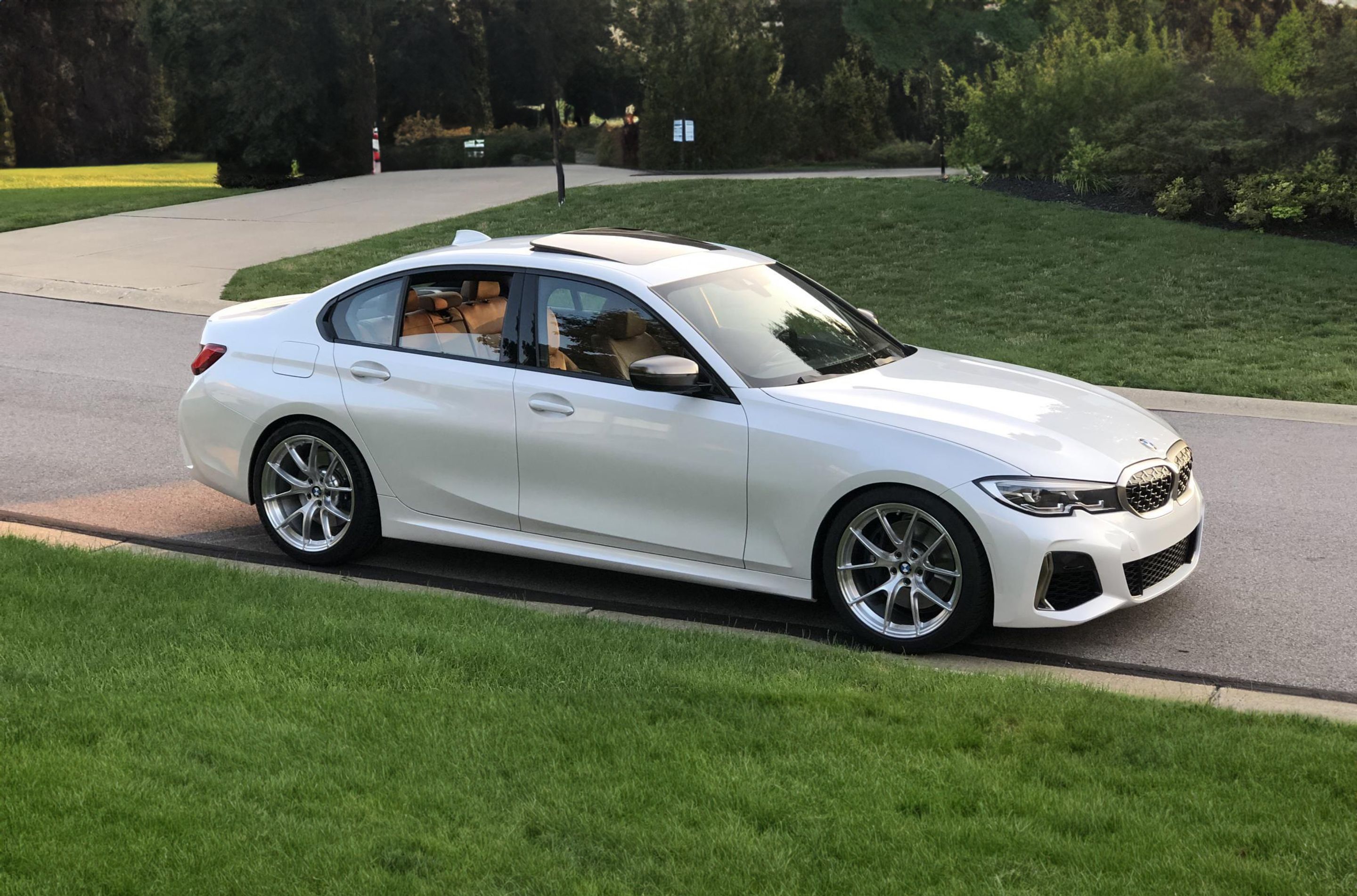 White BMW G20 Sedan 3 Series with 19" VS-5RS Apex wheels in Brushed Clear