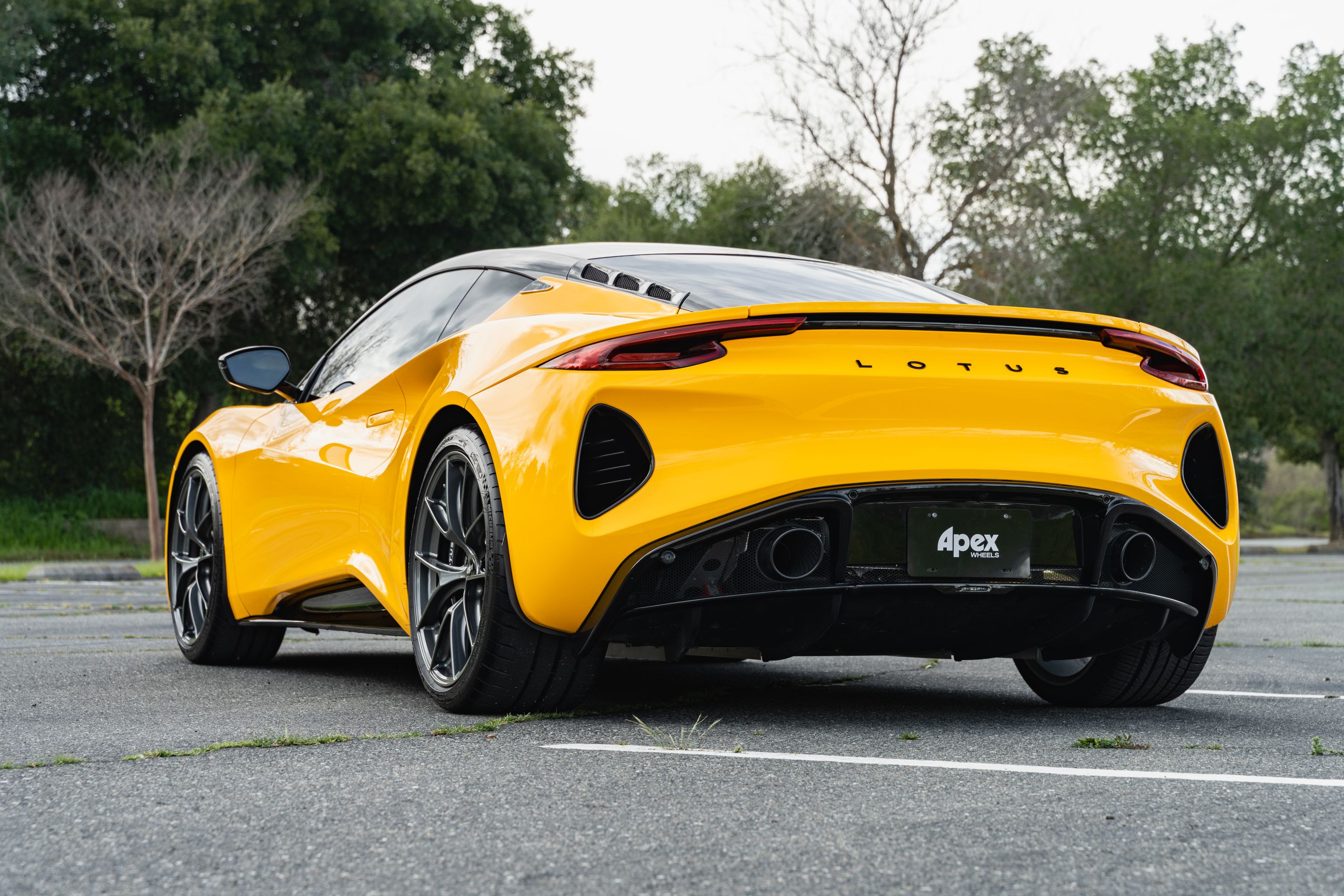Yellow Lotus Emira with 20" VS-5RS Apex wheels in Anthracite