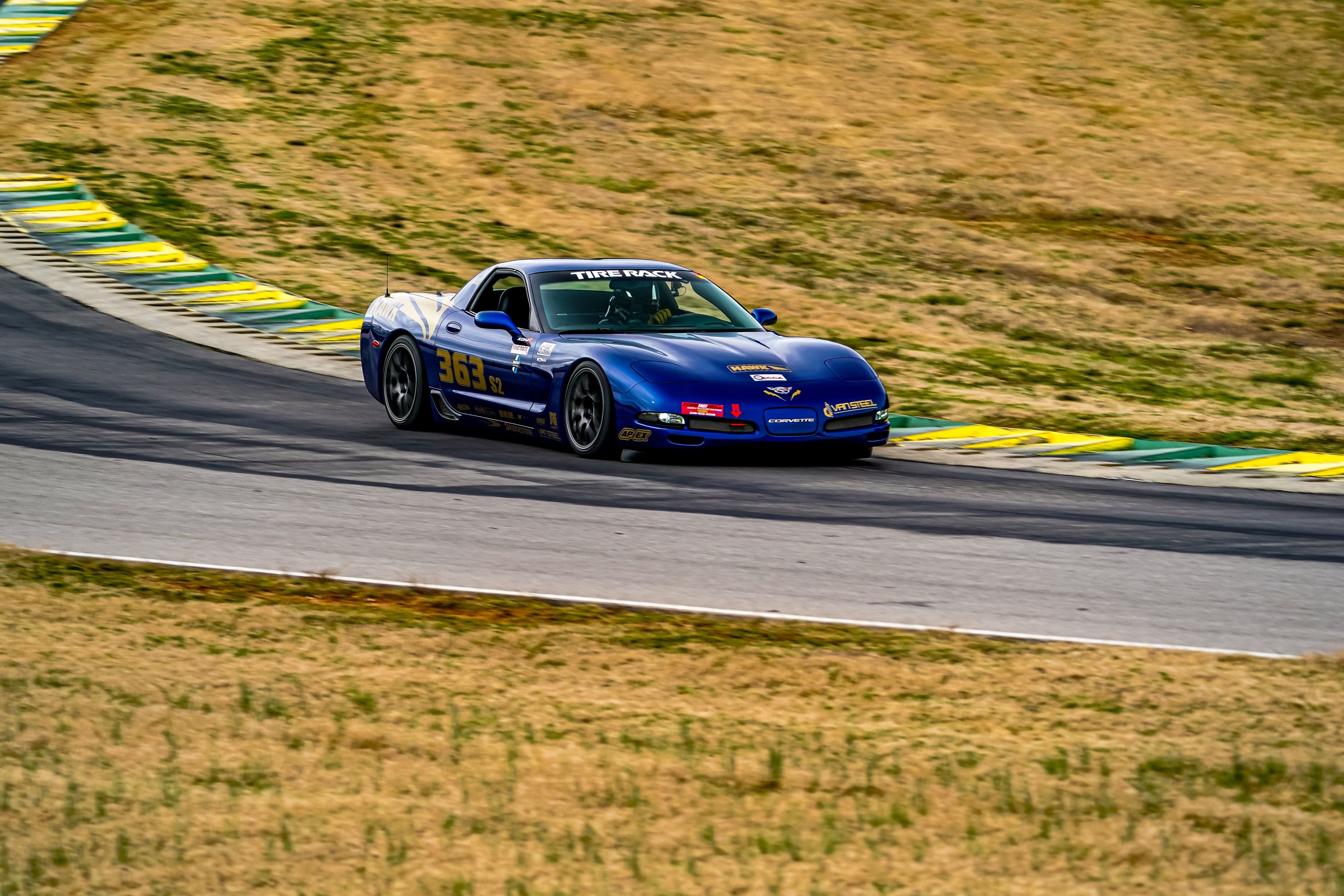 Blue Chevrolet C5 Corvette Z06 with 18" EC-7 Apex wheels in Anthracite
