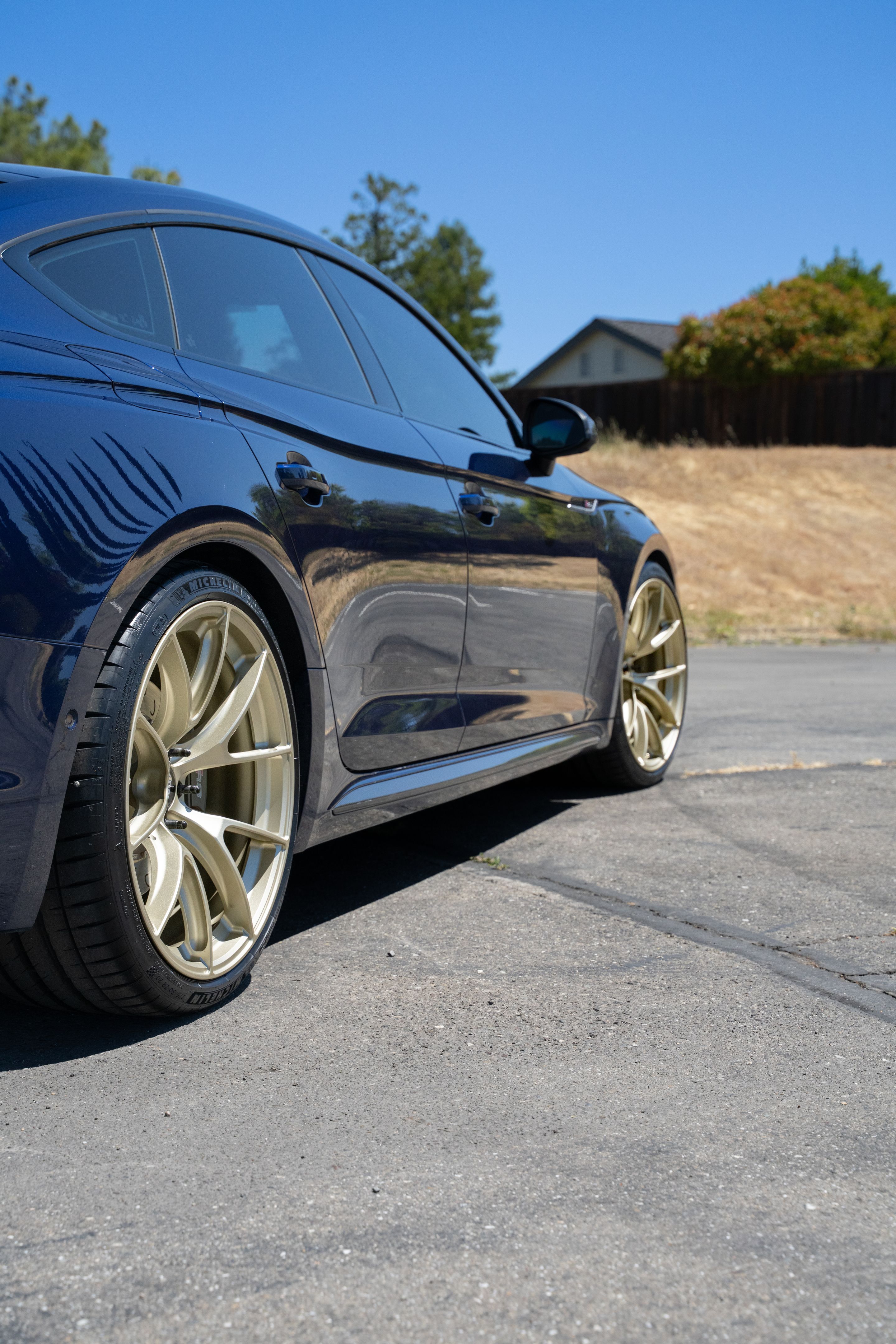 Blue Audi B9 RS 5 Sportback with 20" VS-5RS Apex wheels in Motorsport Gold