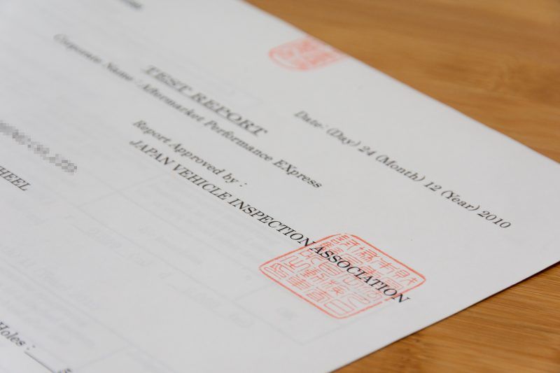 White Porsche 911 996 GT2 with 18" SM-10 Apex wheels in Anthracite