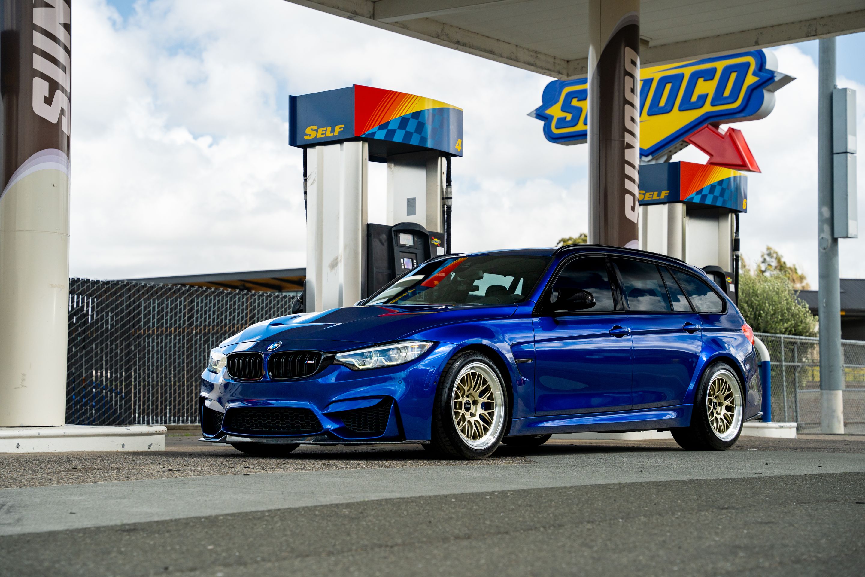 Blue BMW F80 M3 with 18" ML-10RT Apex wheels in Machined Lip Gloss Motorsport Gold