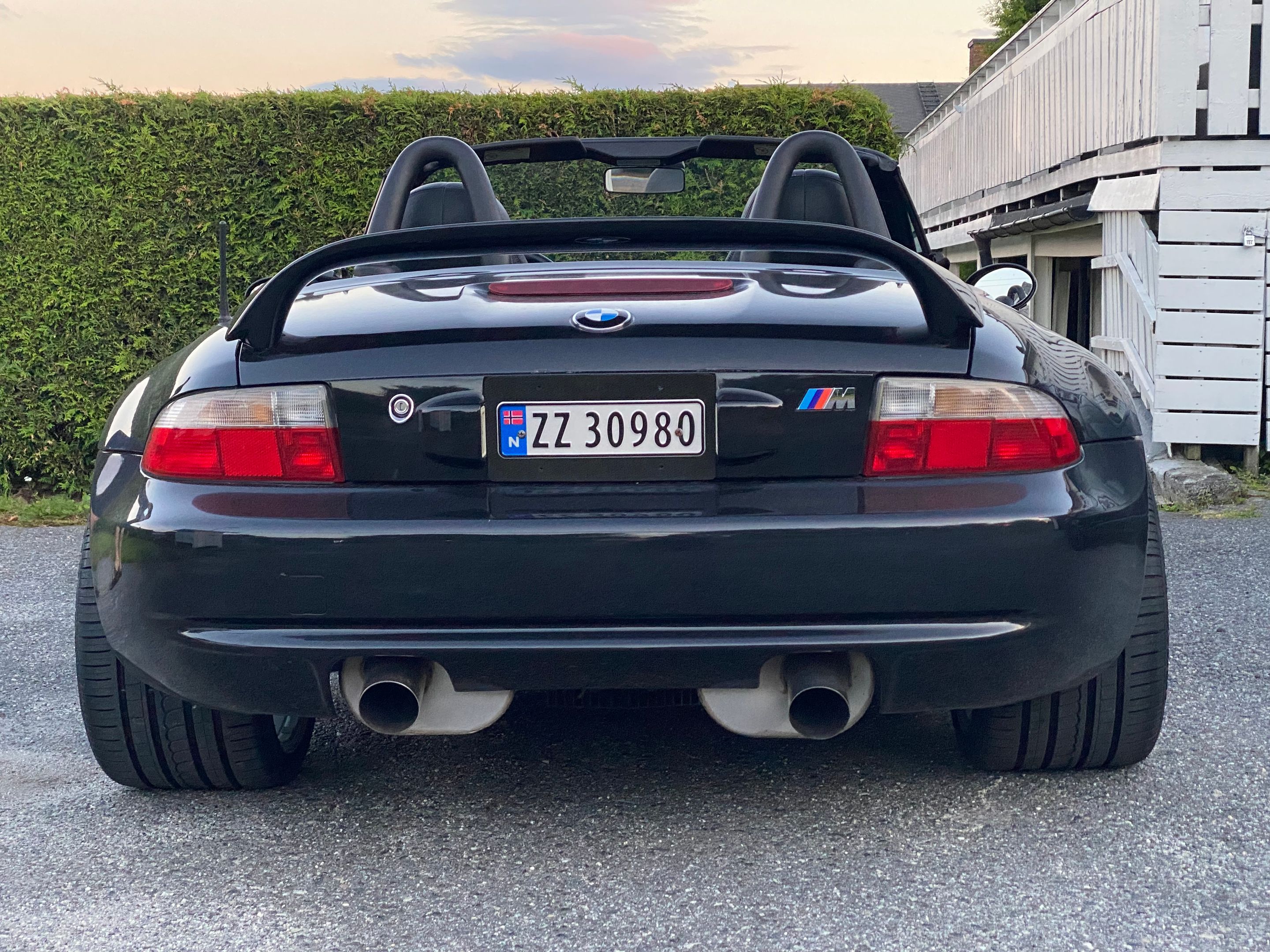 Black BMW E36/7 Roadster Z3 M with 18" EC-7 Apex wheels in Race Silver