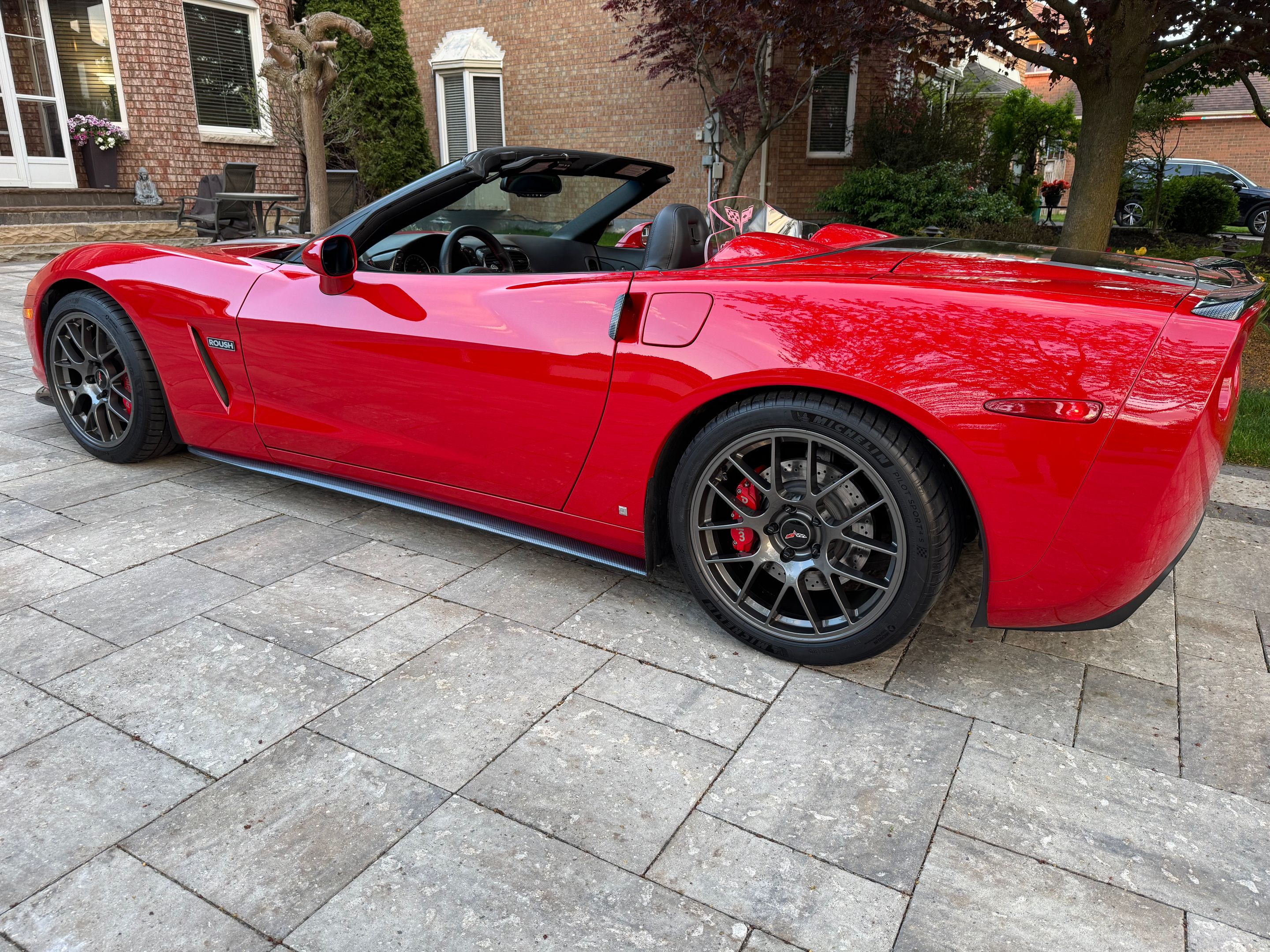 Red Chevrolet C6 Corvette Base/Z51 with 18"/19" EC-7 Apex wheels in Anthracite