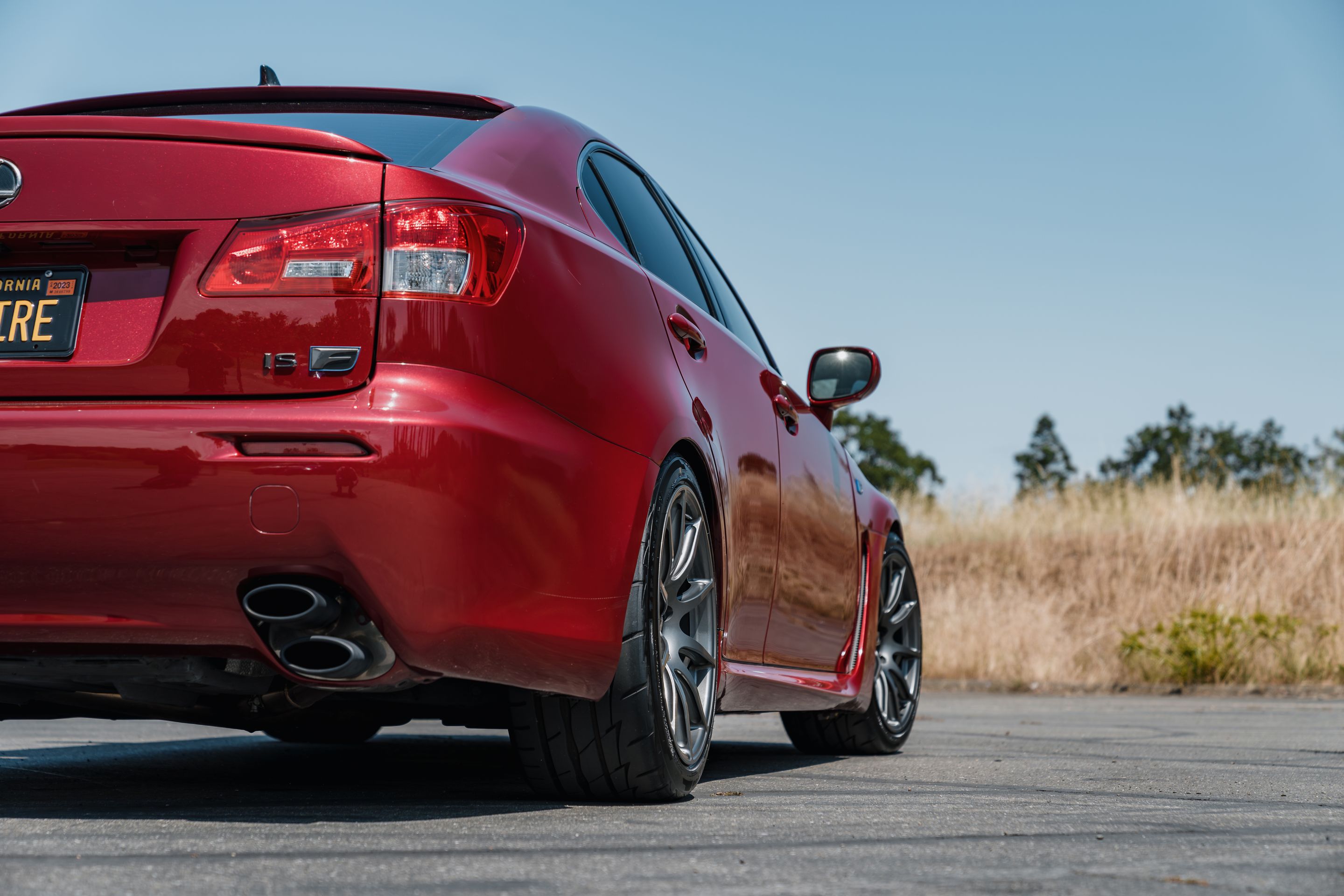 Red Lexus USE20 IS-F with 18" SM-10 Apex wheels in Anthracite
