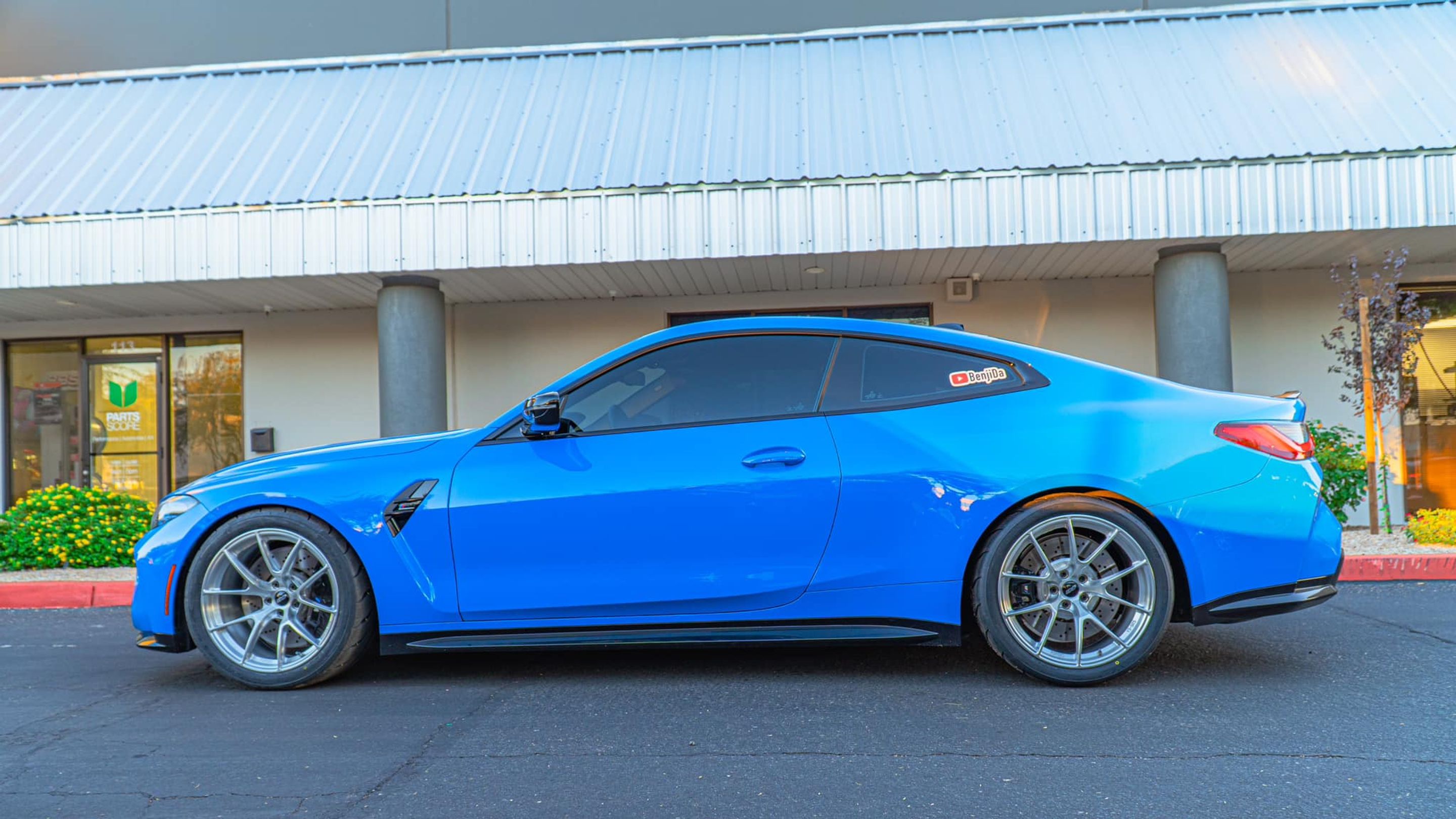 Blue BMW G82 Coupe M4 with 19" VS-5RS Apex wheels in Brushed Clear