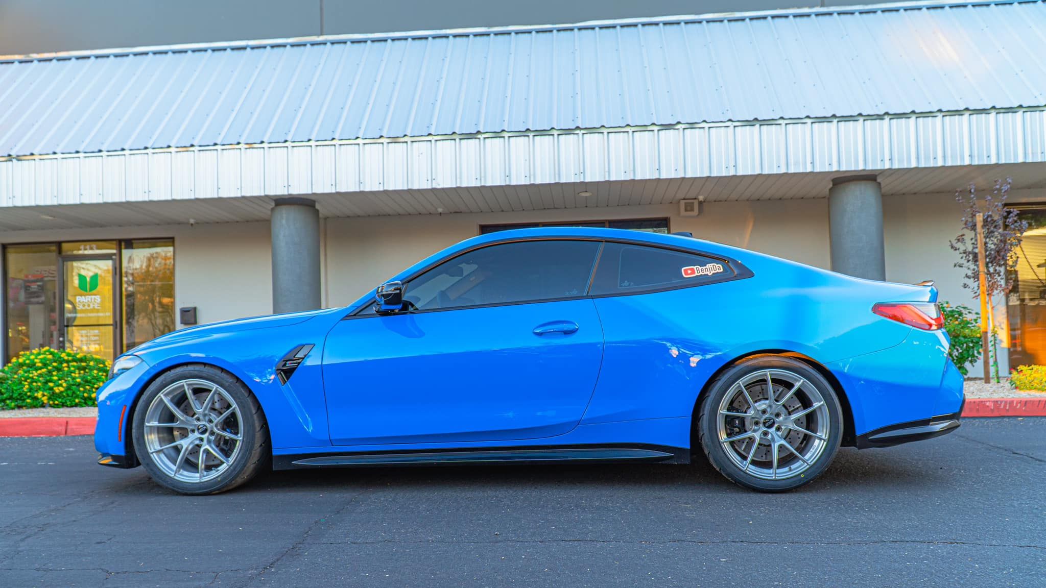 Blue BMW G82 Coupe M4 with 19" VS-5RS Apex wheels in Brushed Clear