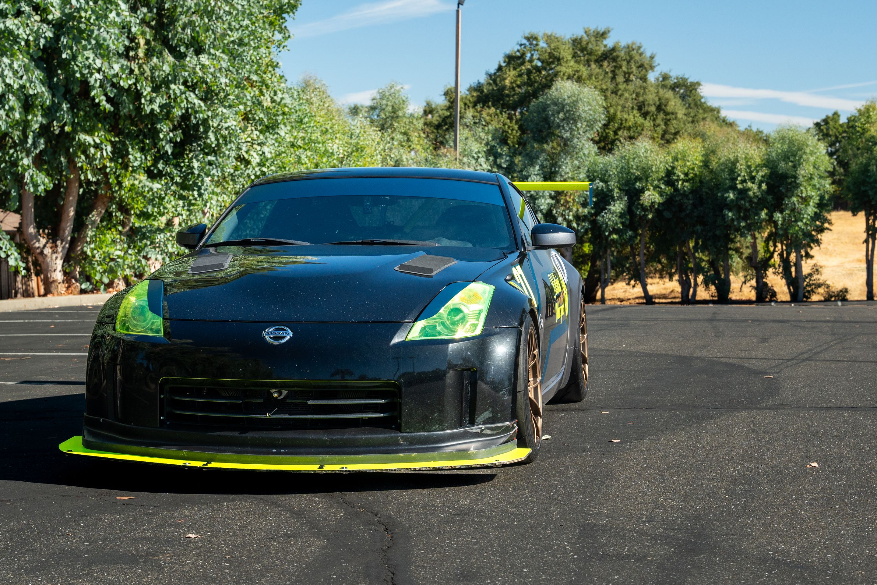 Grey Nissan 350Z with 18" VS-5RS Apex wheels in Satin Bronze