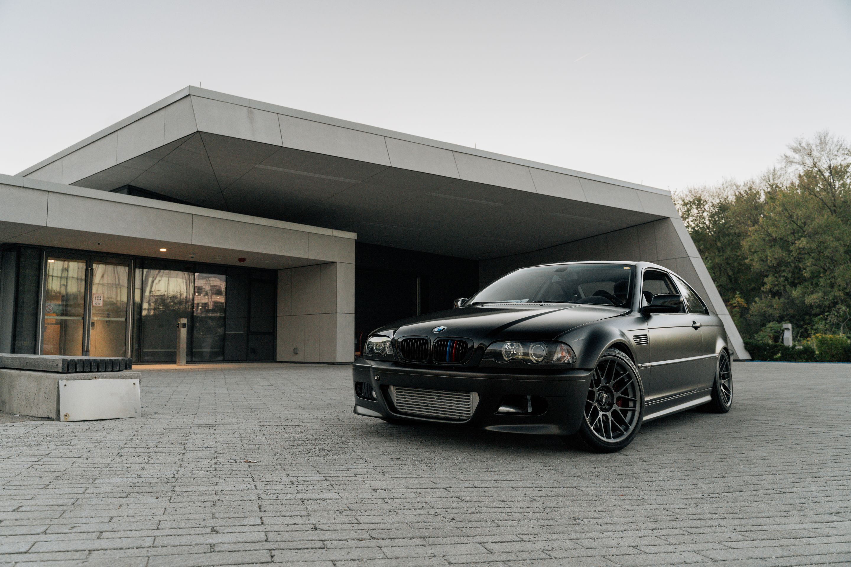Black BMW E46 M3 with 18" ARC-8 Apex wheels in Anthracite