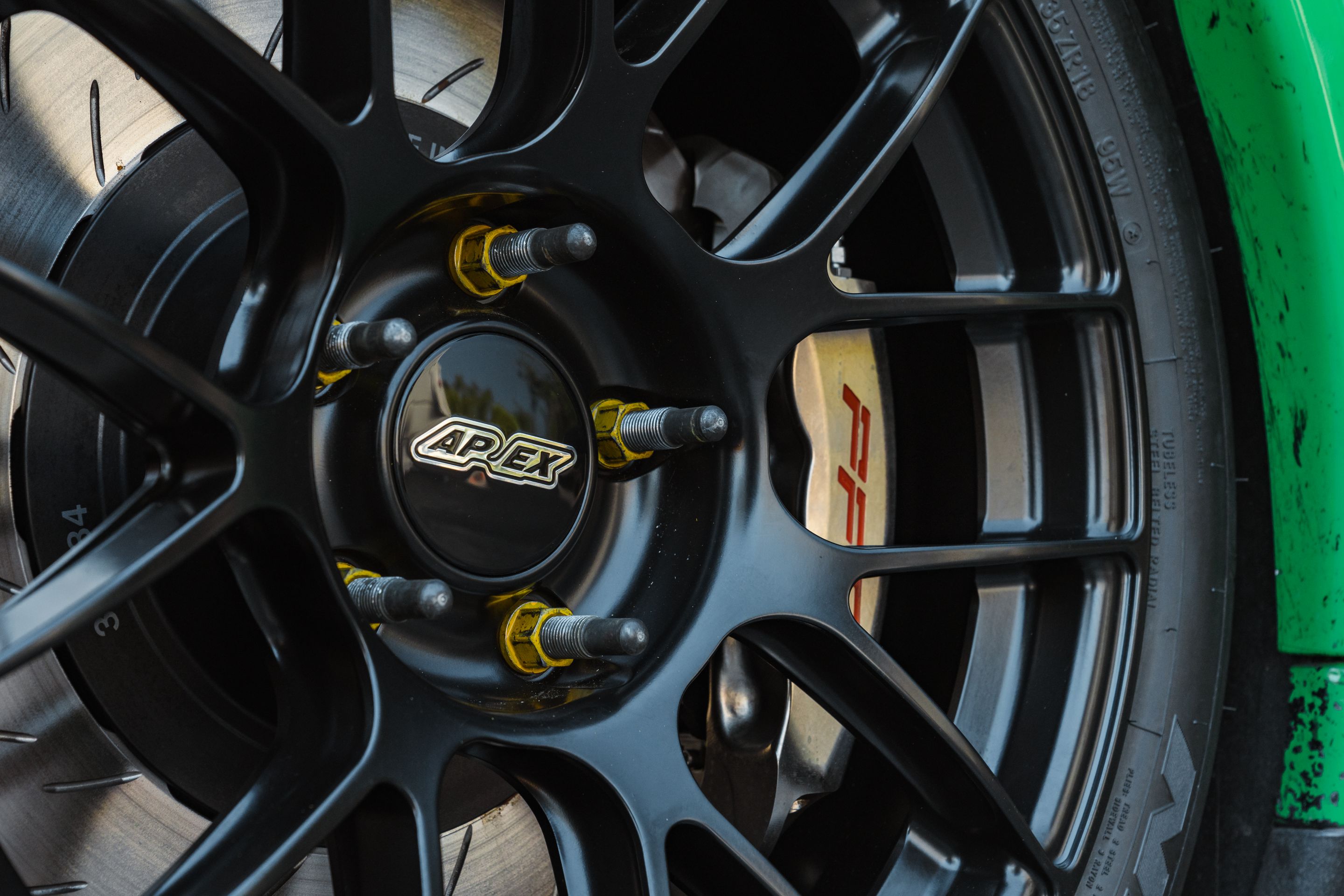 Green Porsche 911 997 GT3 RS with 18" EC-7RS Apex wheels in Satin Black