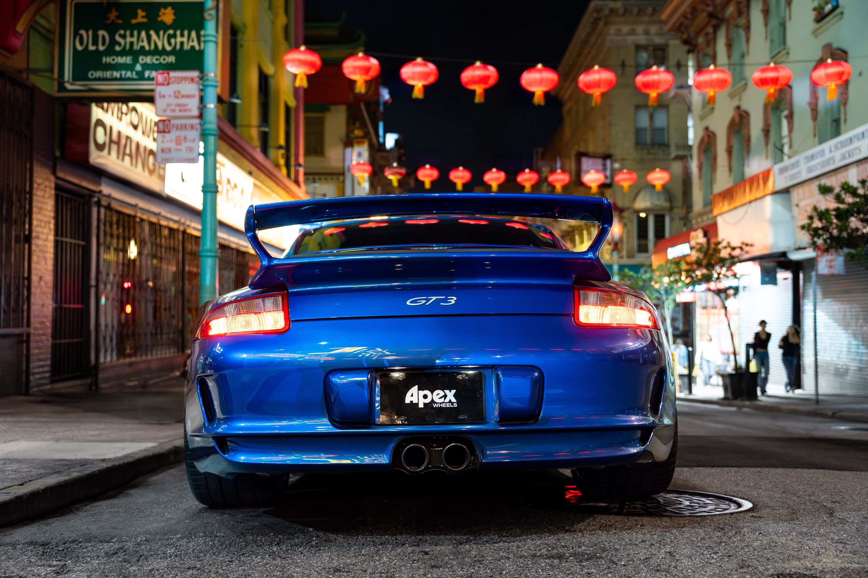 Blue Porsche 911 997 GT3 with 19" TEST-M Apex wheels in Machined Lip Gloss Motorsport Gold