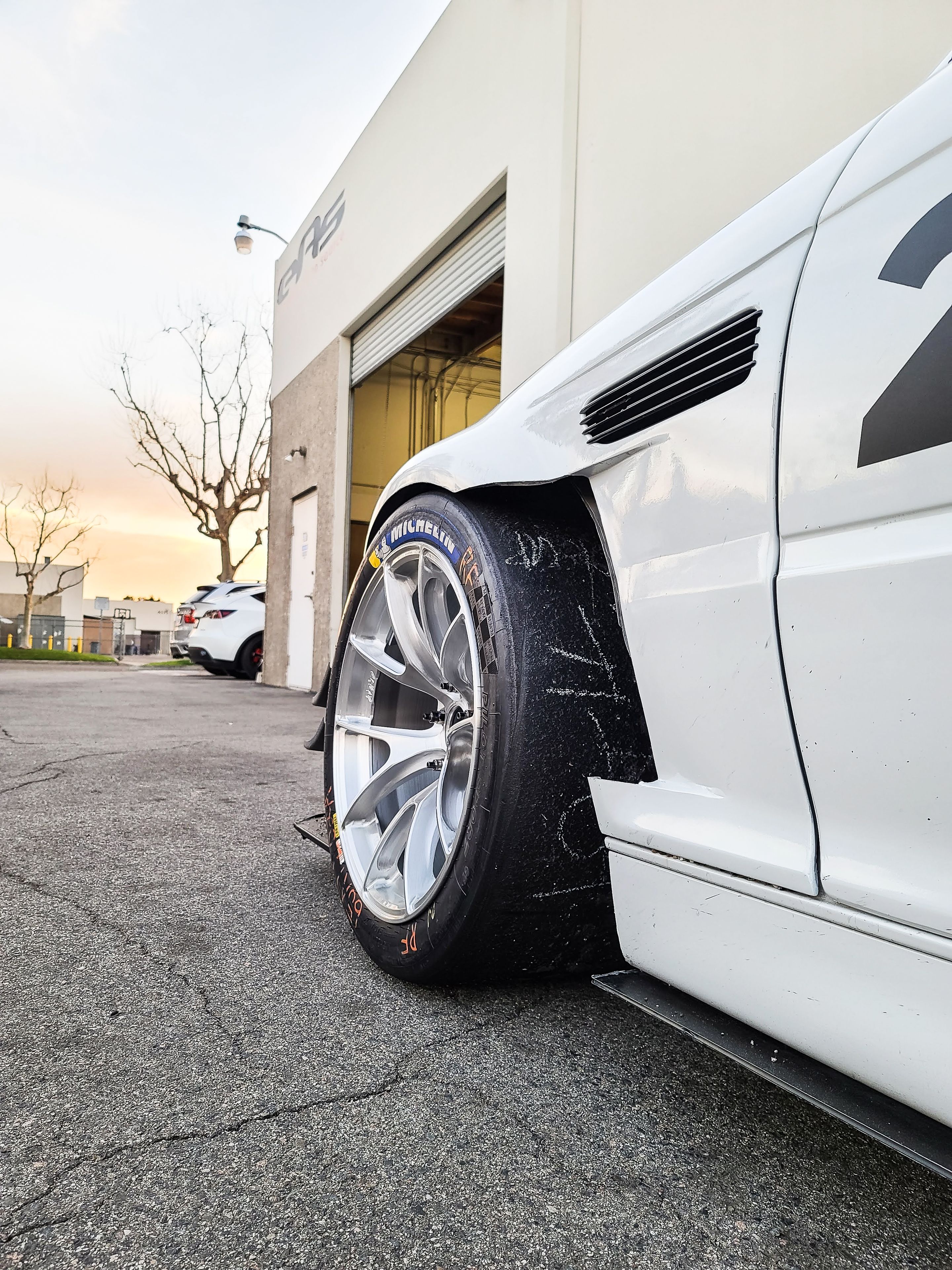 White BMW E46 M3 with 18" VS-5RS Apex wheels in Brushed Clear