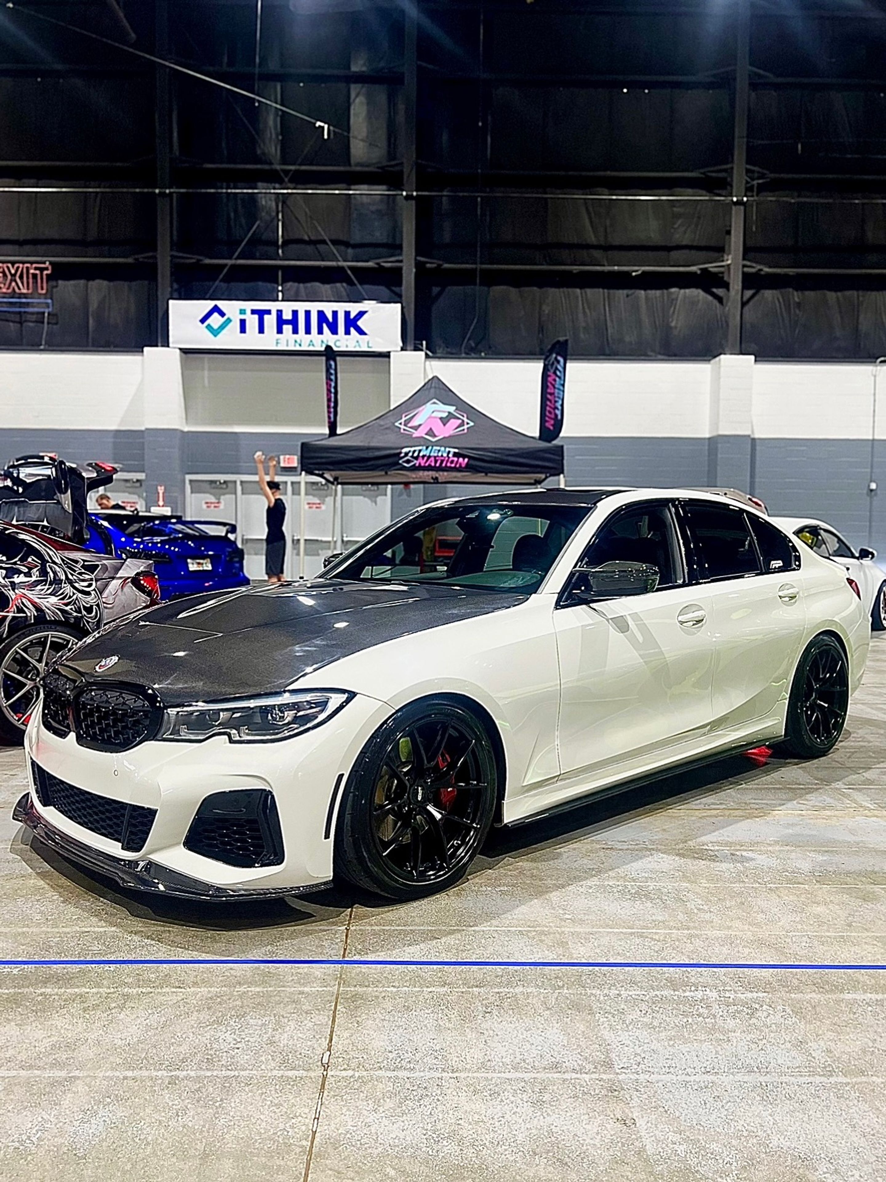 White BMW G20 Sedan 3 Series with 19" VS-5RS Apex wheels in Satin Black