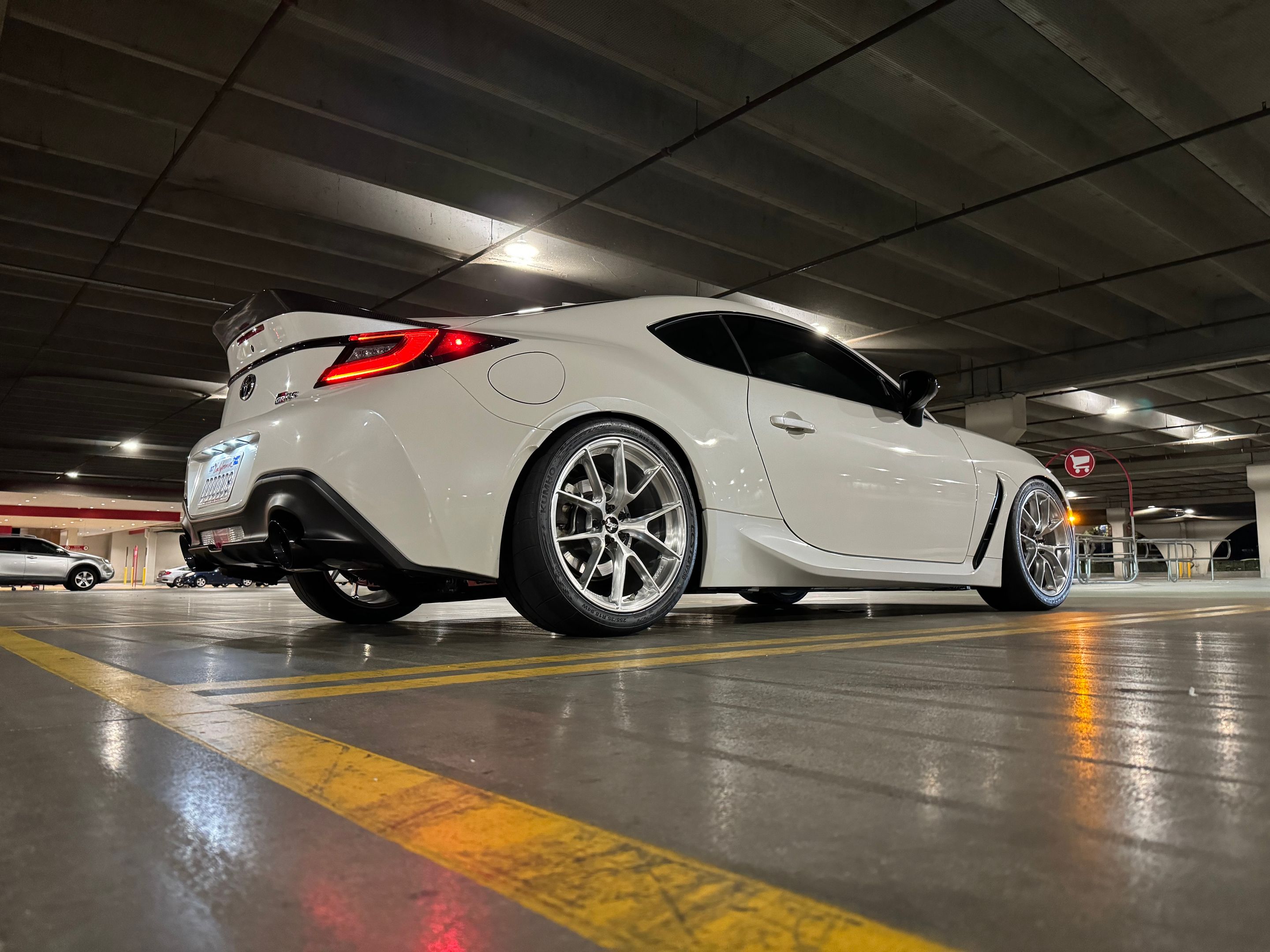 White Toyota GR86 with 18" VS-5RS Apex wheels in Brushed Clear