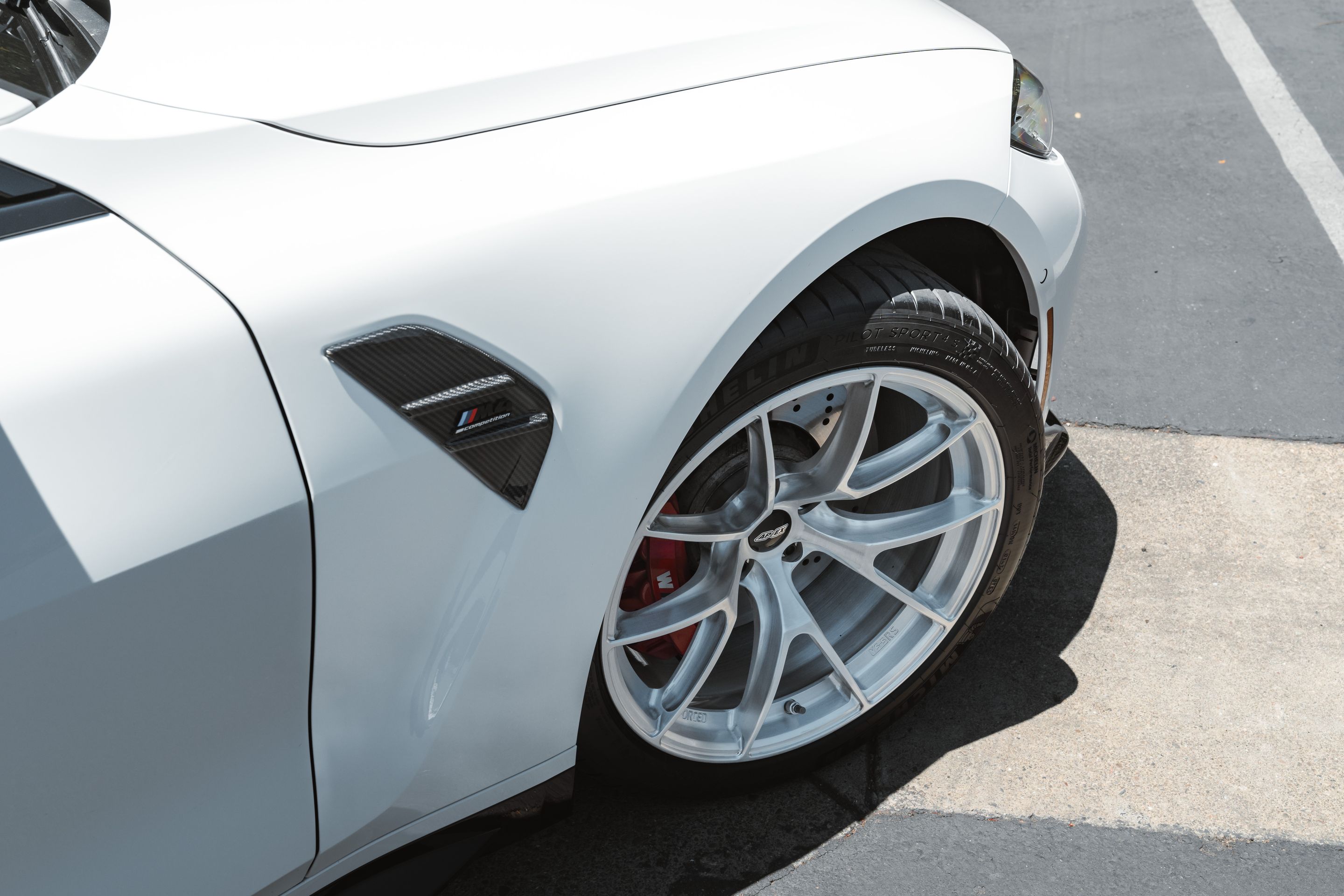 White BMW G82 Coupe M4 with 19" VS-5RS Apex wheels in Brushed Clear