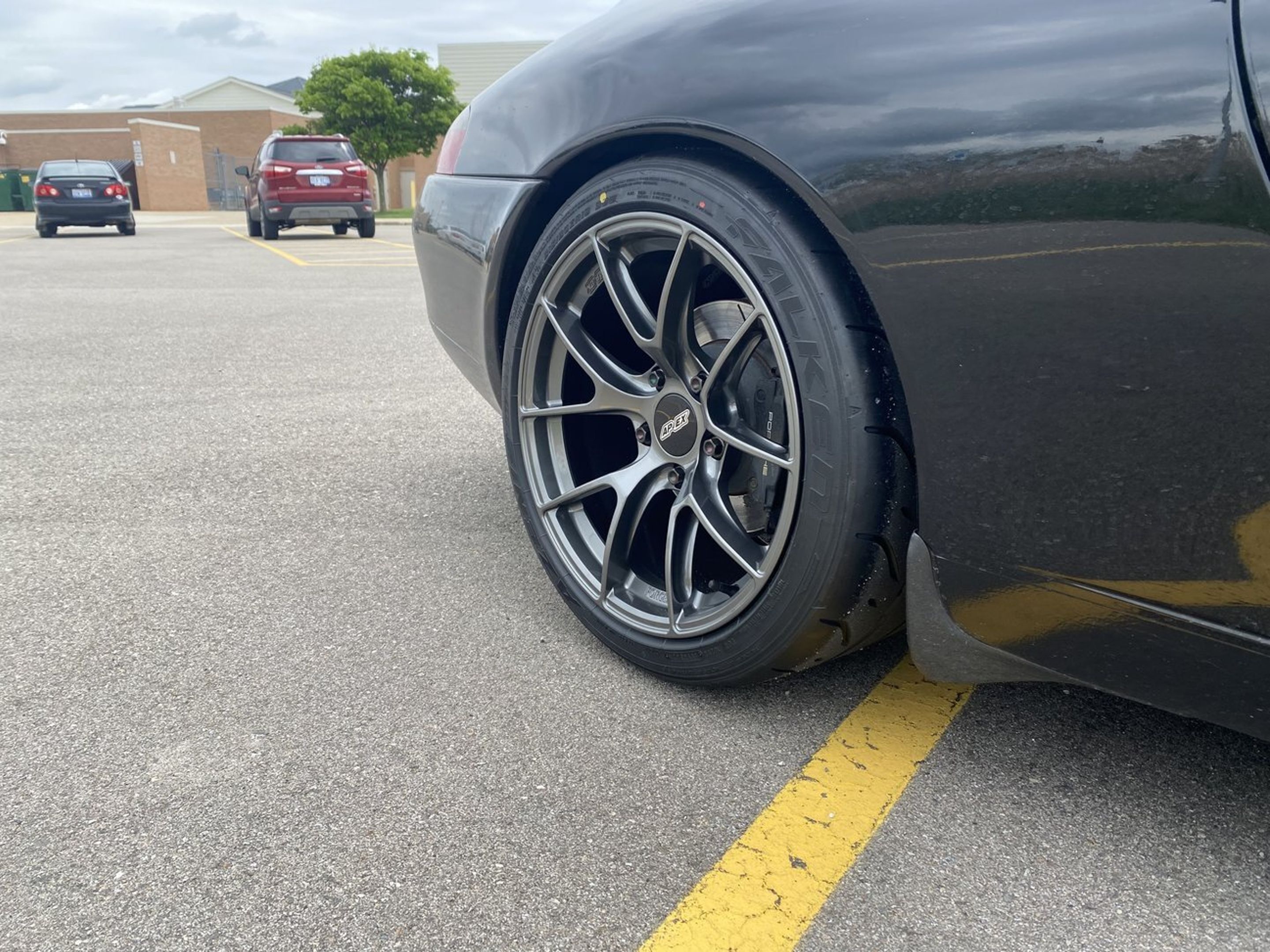 Black Porsche 911 996 Carrera with 18" VS-5RS Apex wheels in Anthracite