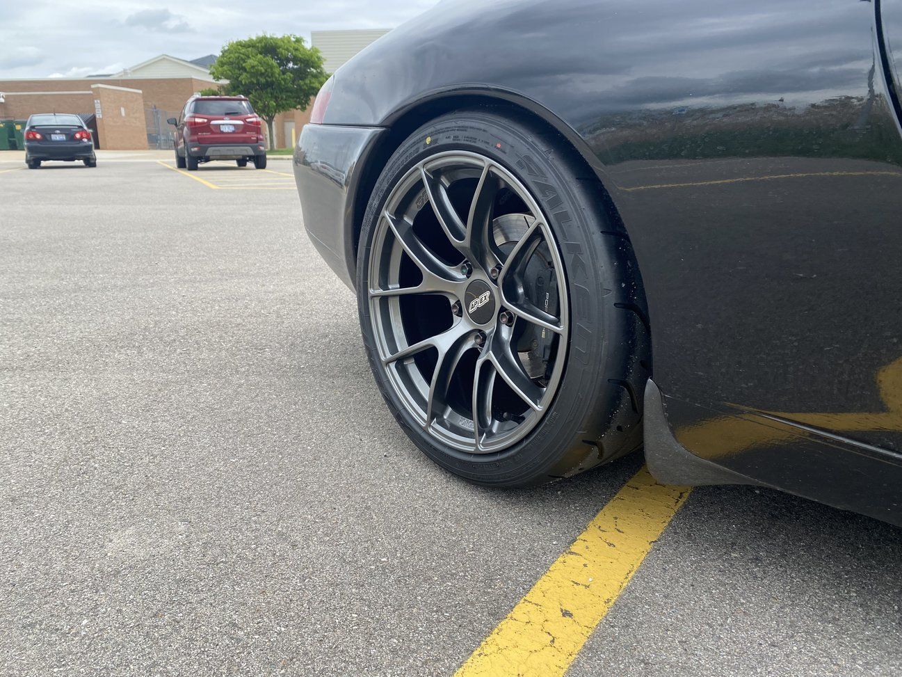 Black Porsche 911 996 Carrera with 18" VS-5RS Apex wheels in Anthracite